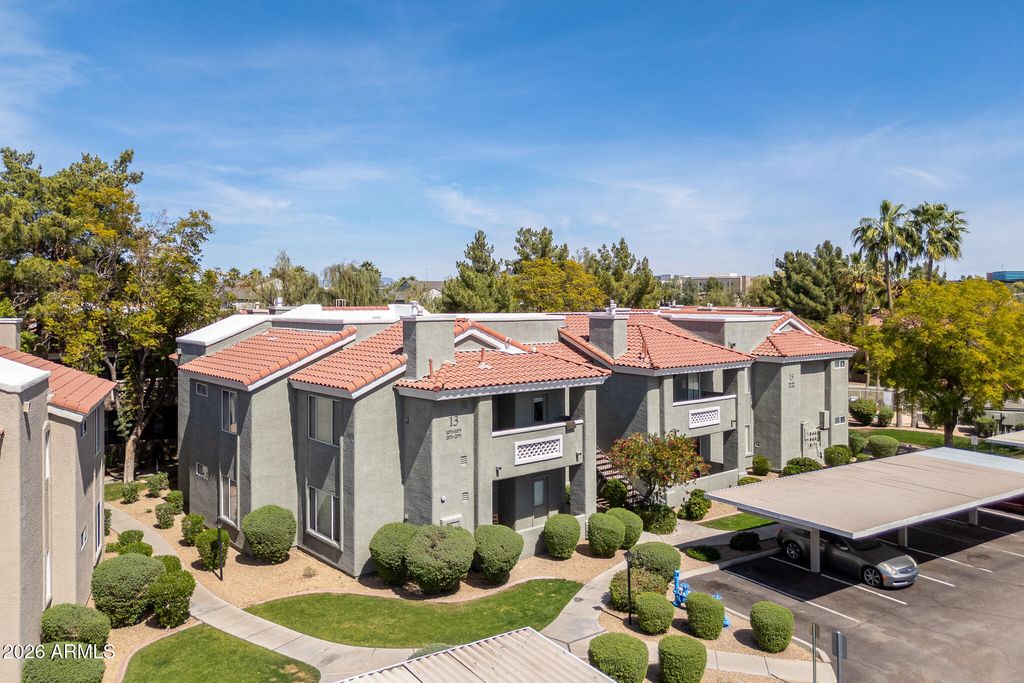 Photo of 2929 W Yorkshire Drive #1072, Phoenix, AZ 85027 (MLS # 7001094)