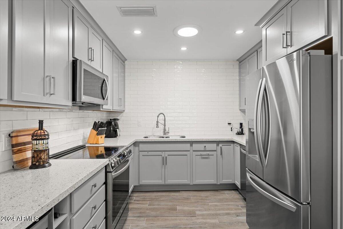 9058 E GELDING Drive