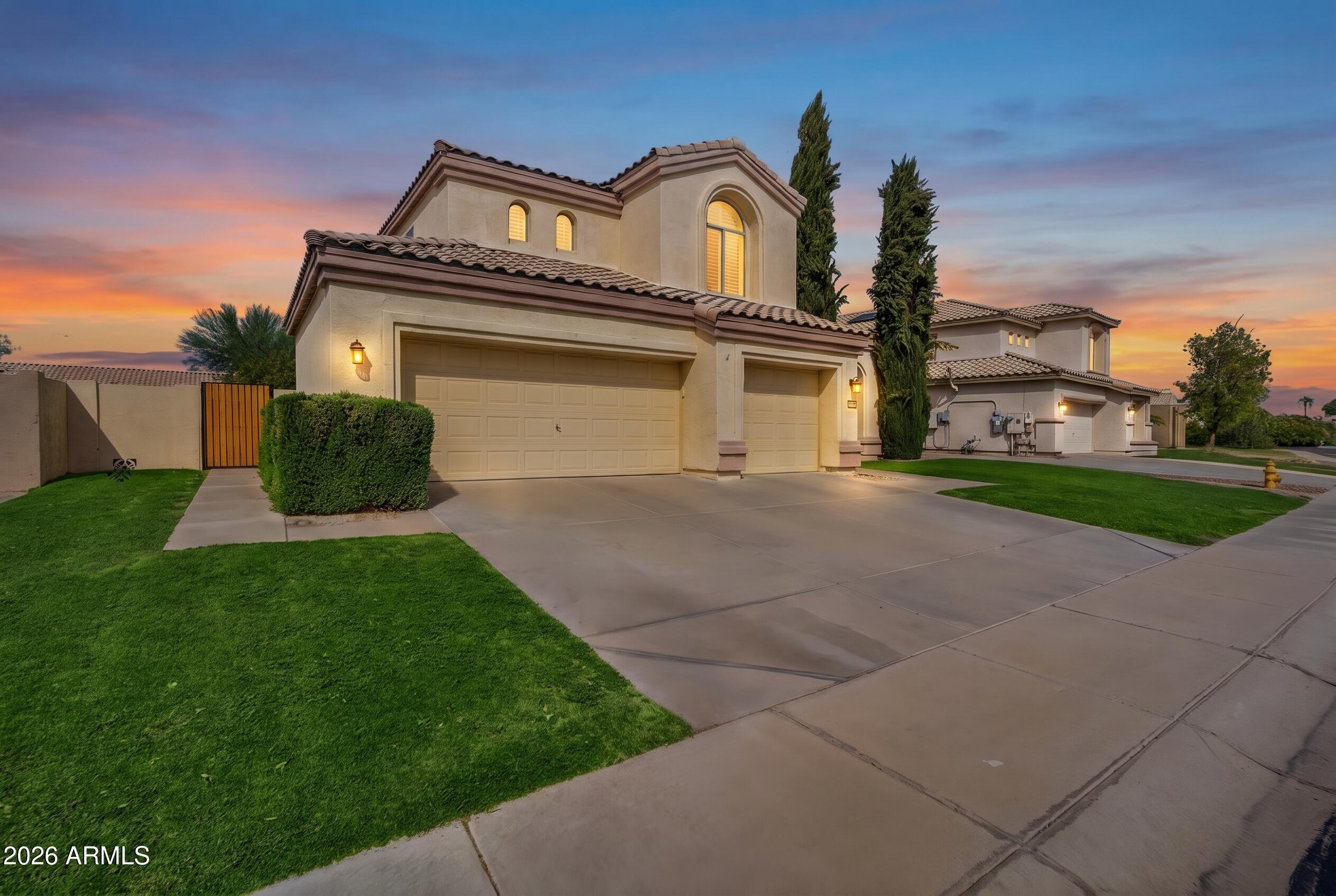 1936 W LARK Drive