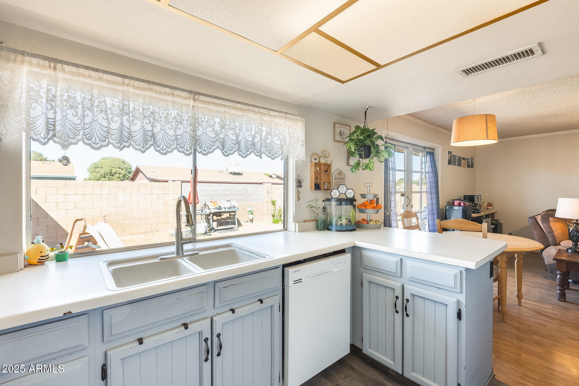 2202 N LOS ALTOS Drive