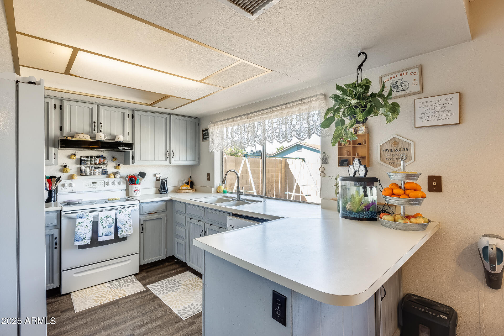 2202 N LOS ALTOS Drive