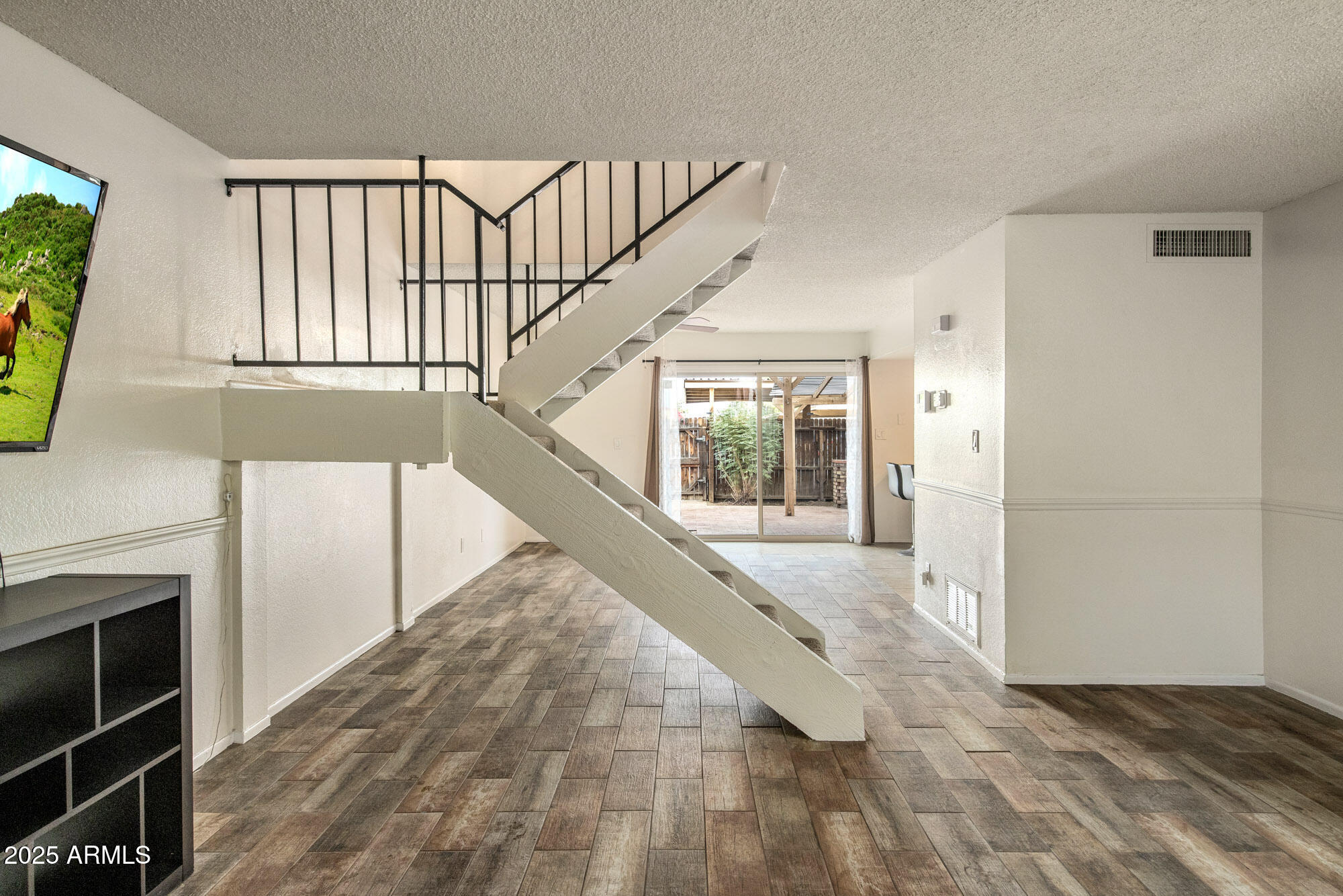 3107 W HARMONT Drive