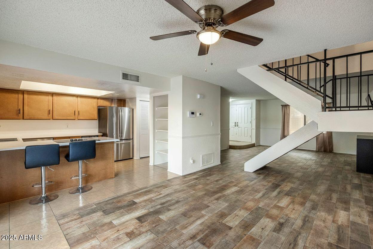 3107 W HARMONT Drive