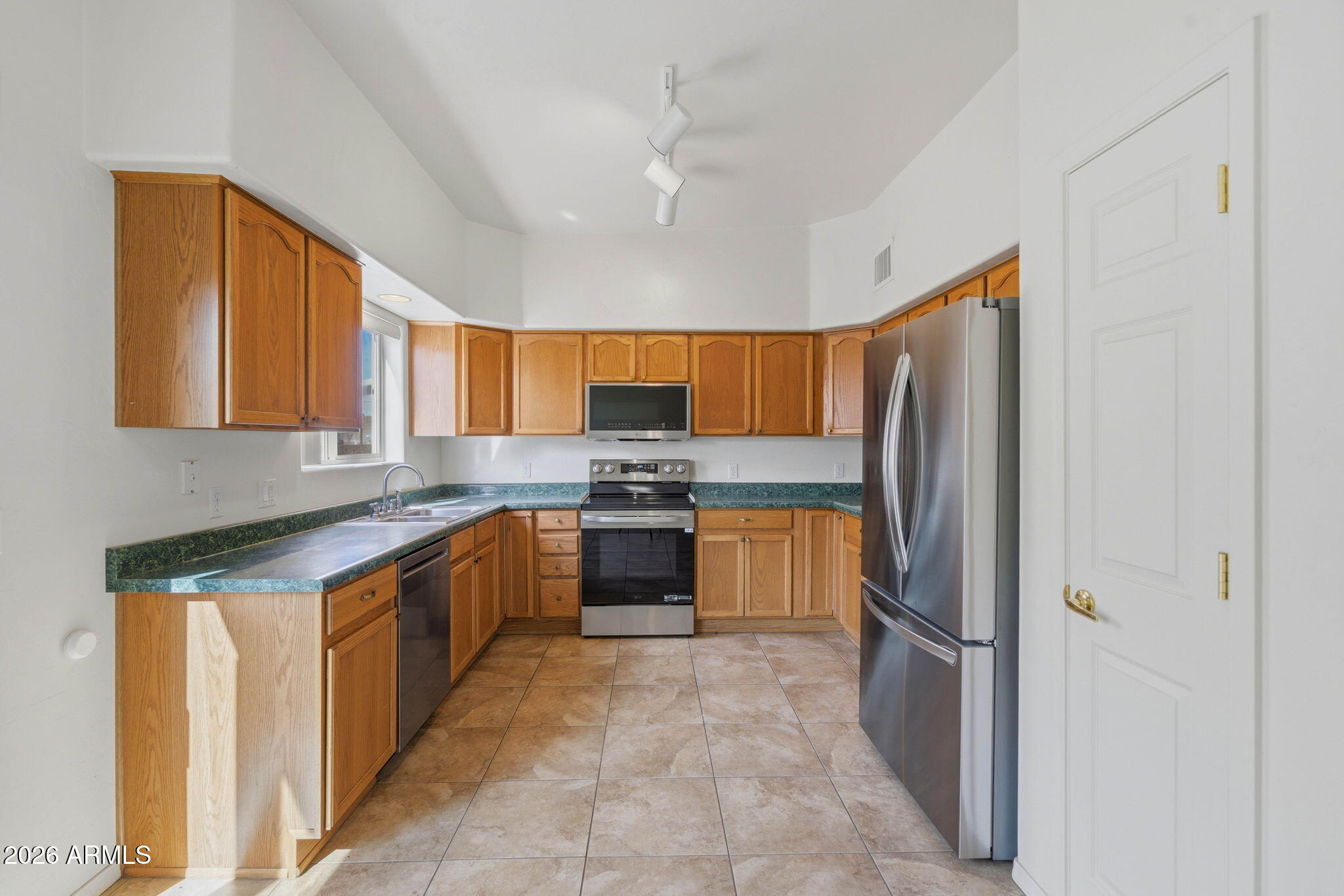 246 S Clubhouse Lane