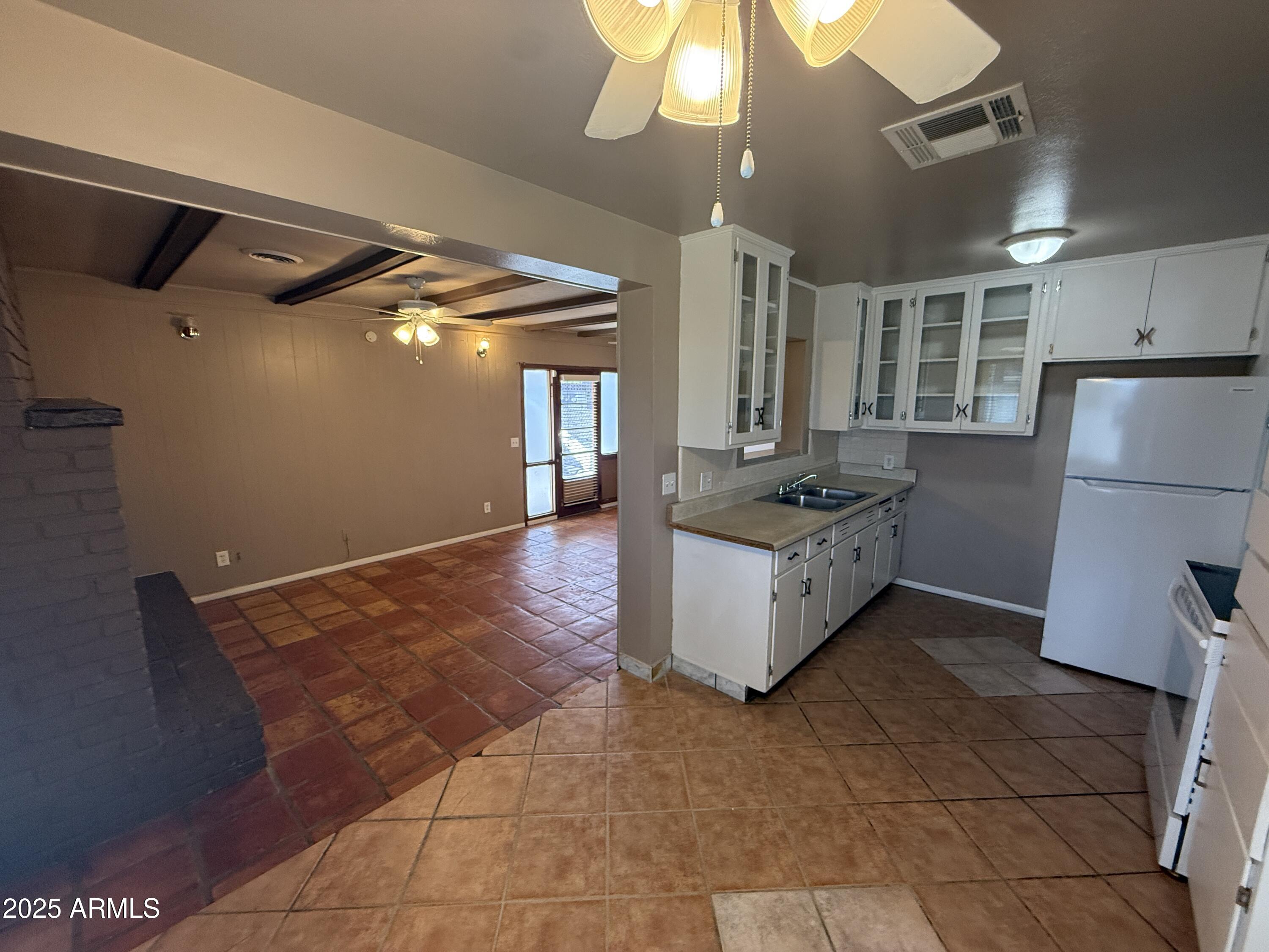 1714 W COCHISE Drive