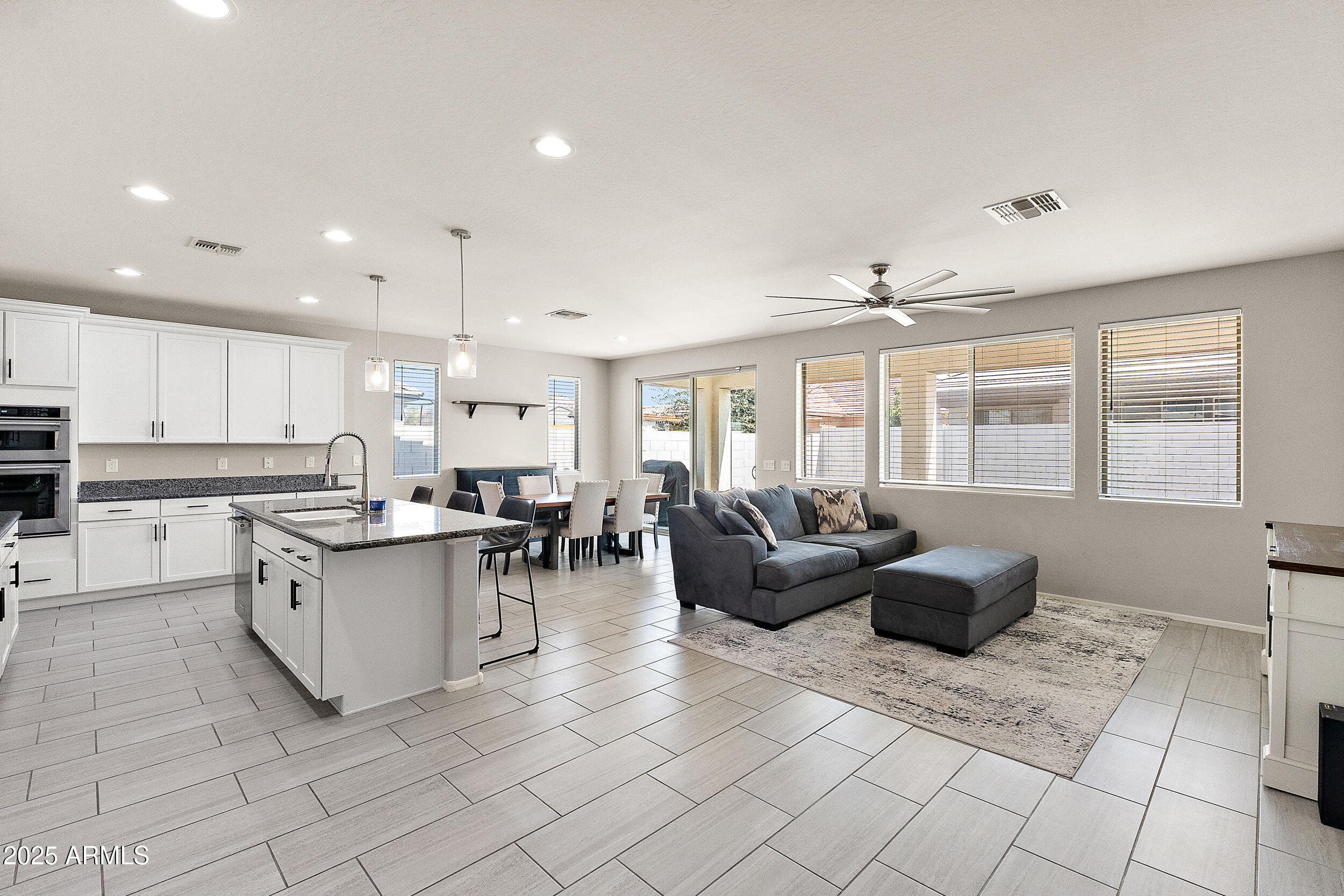 22592 E VIA ESTANCIA --