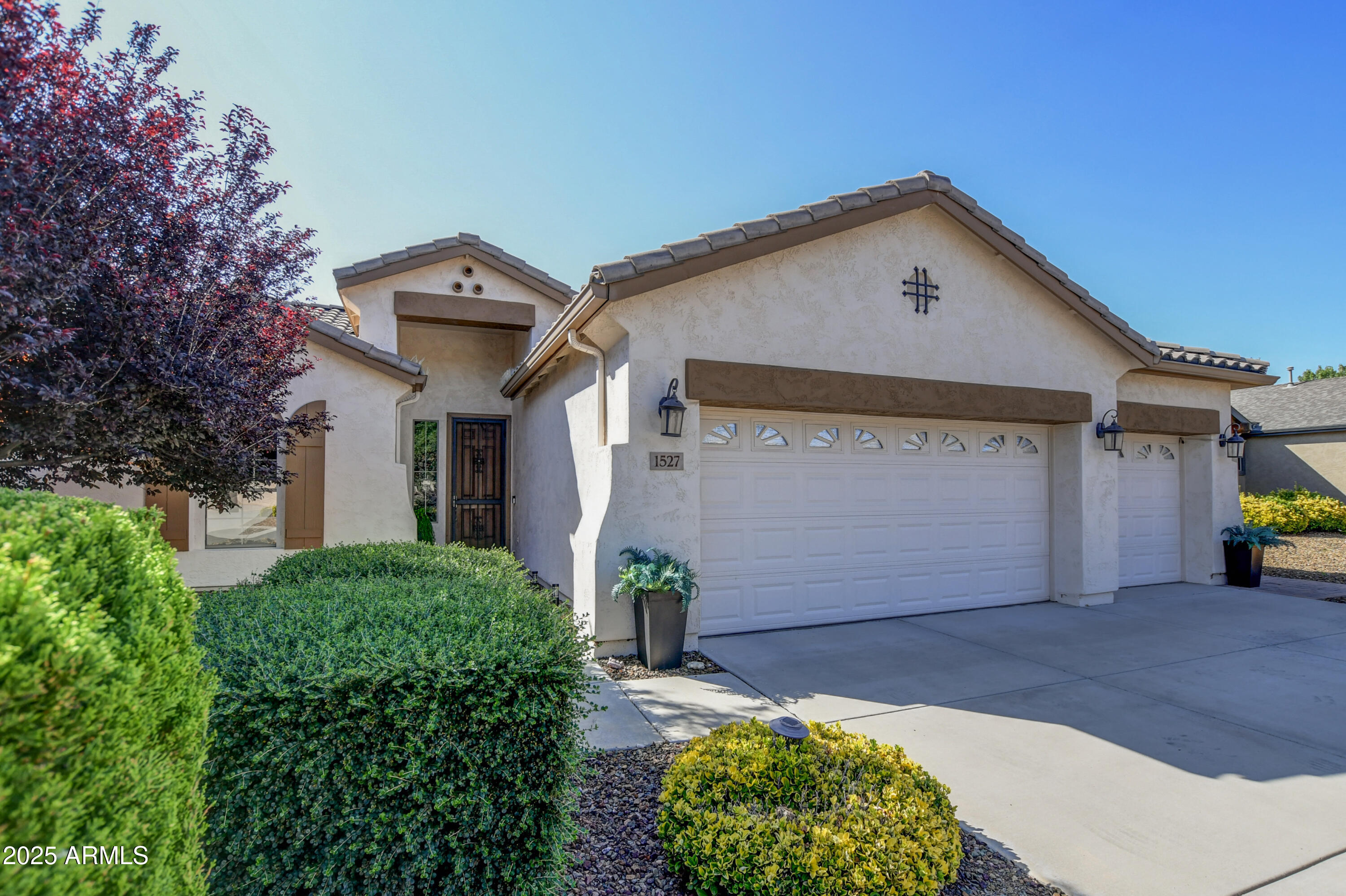 1527 BAINBRIDGE Lane
