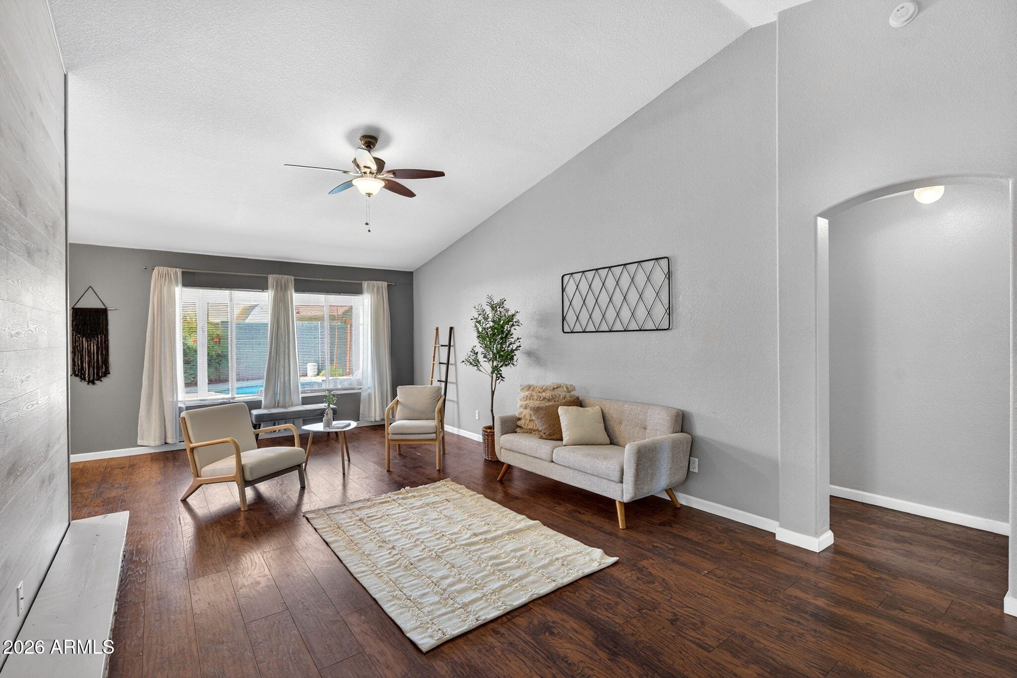 518 W AMOROSO Drive