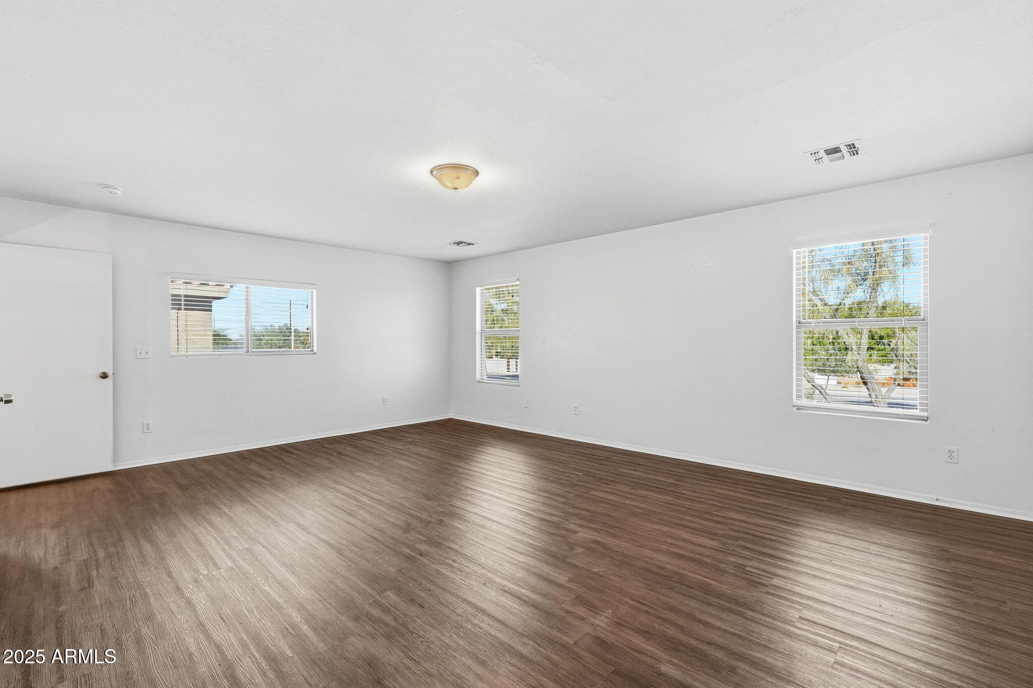 2832 E AUGUSTA Avenue