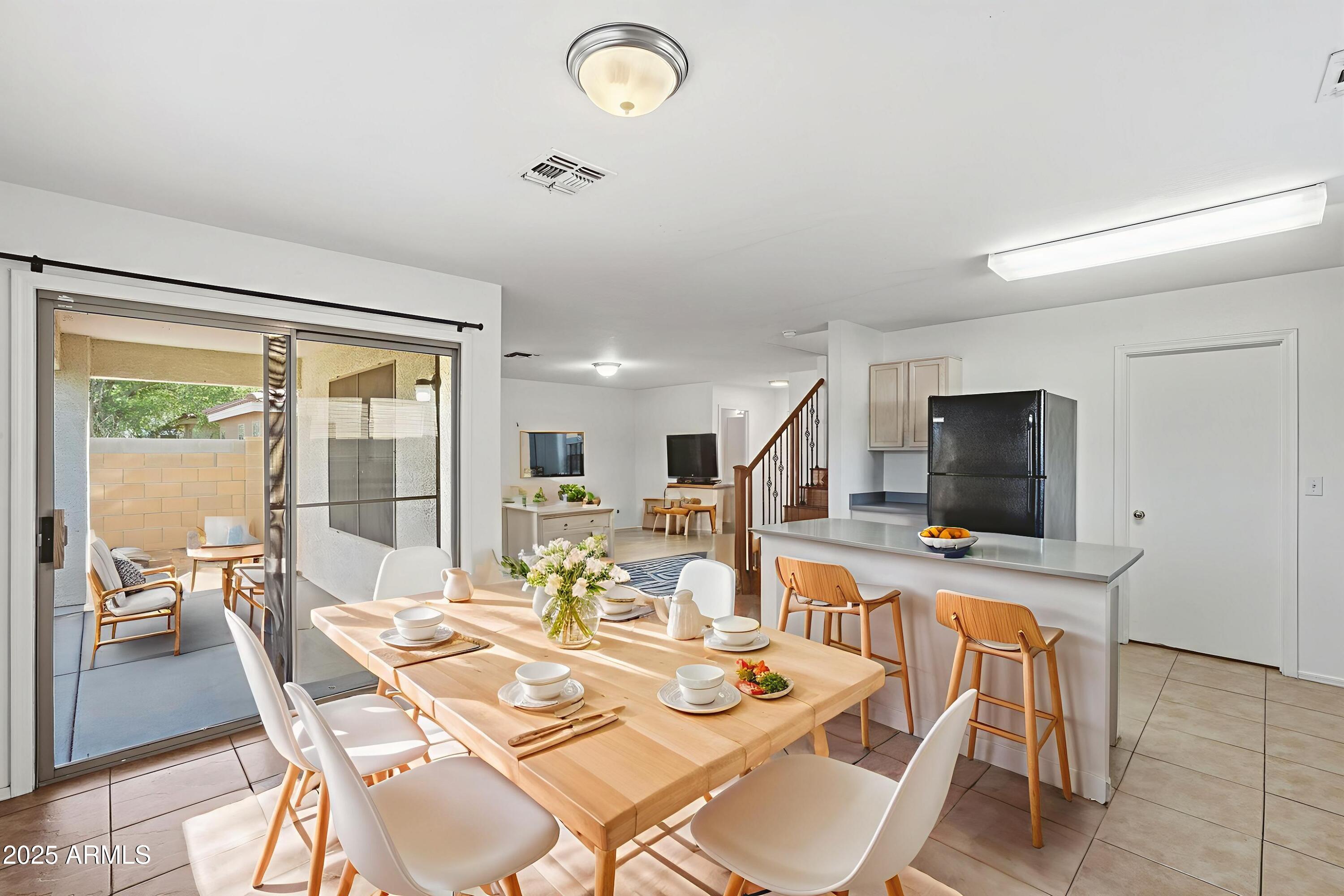 2832 E AUGUSTA Avenue