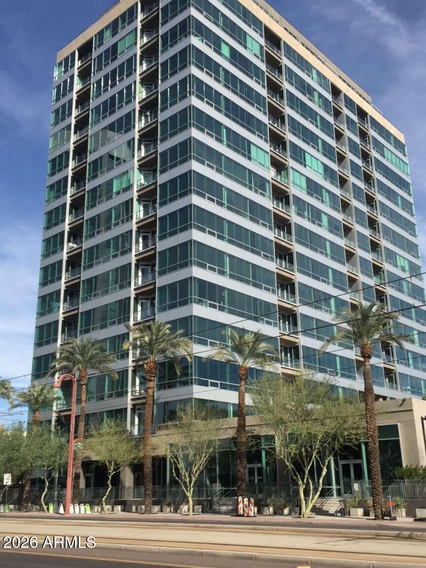 Photo of 1 E Lexington Avenue #1004, Phoenix, AZ 85012 (MLS # 7073986)