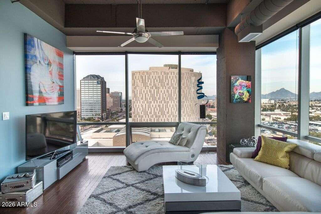Photo of 1 E Lexington Avenue #1004, Phoenix, AZ 85012 (MLS # 7073986)