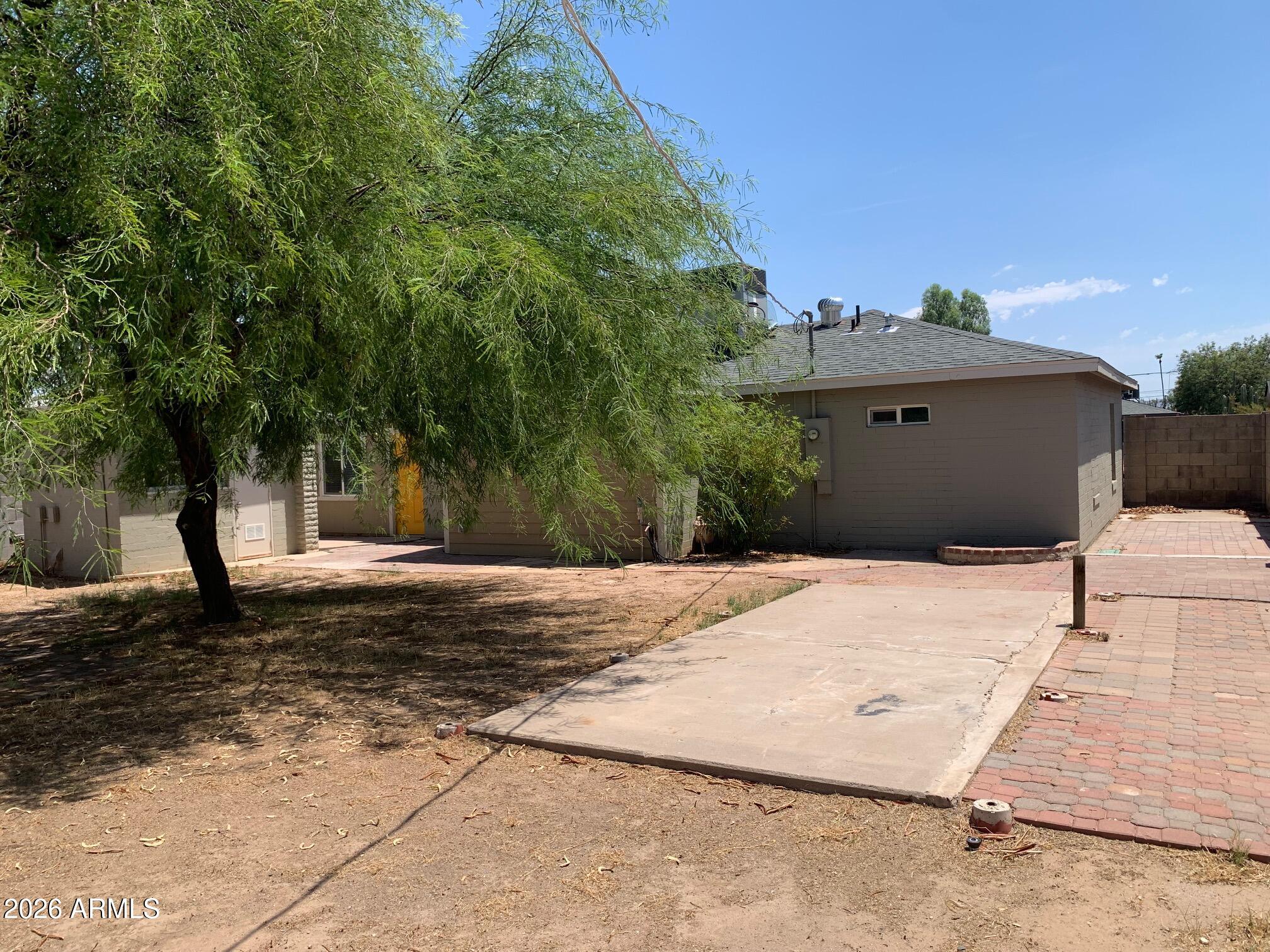 1022 E MARIPOSA Street