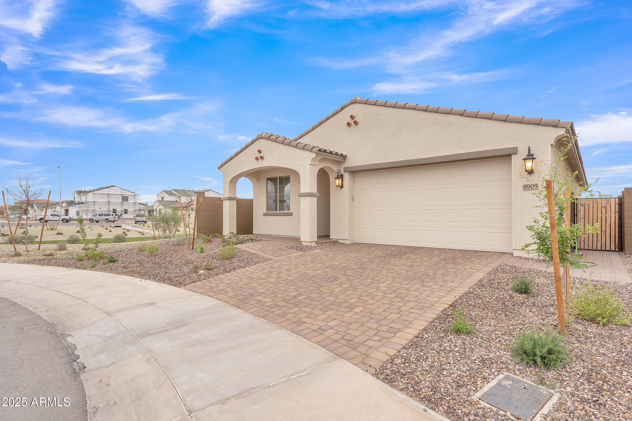 8905 W ORANGE Drive
