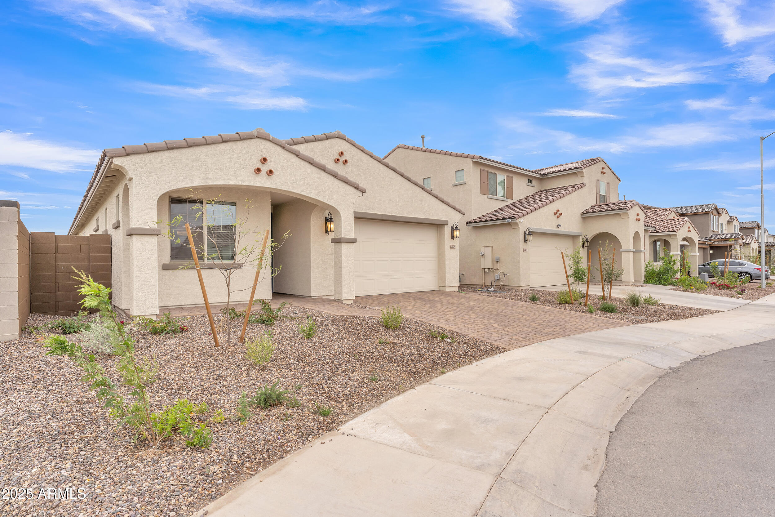 8905 W ORANGE Drive