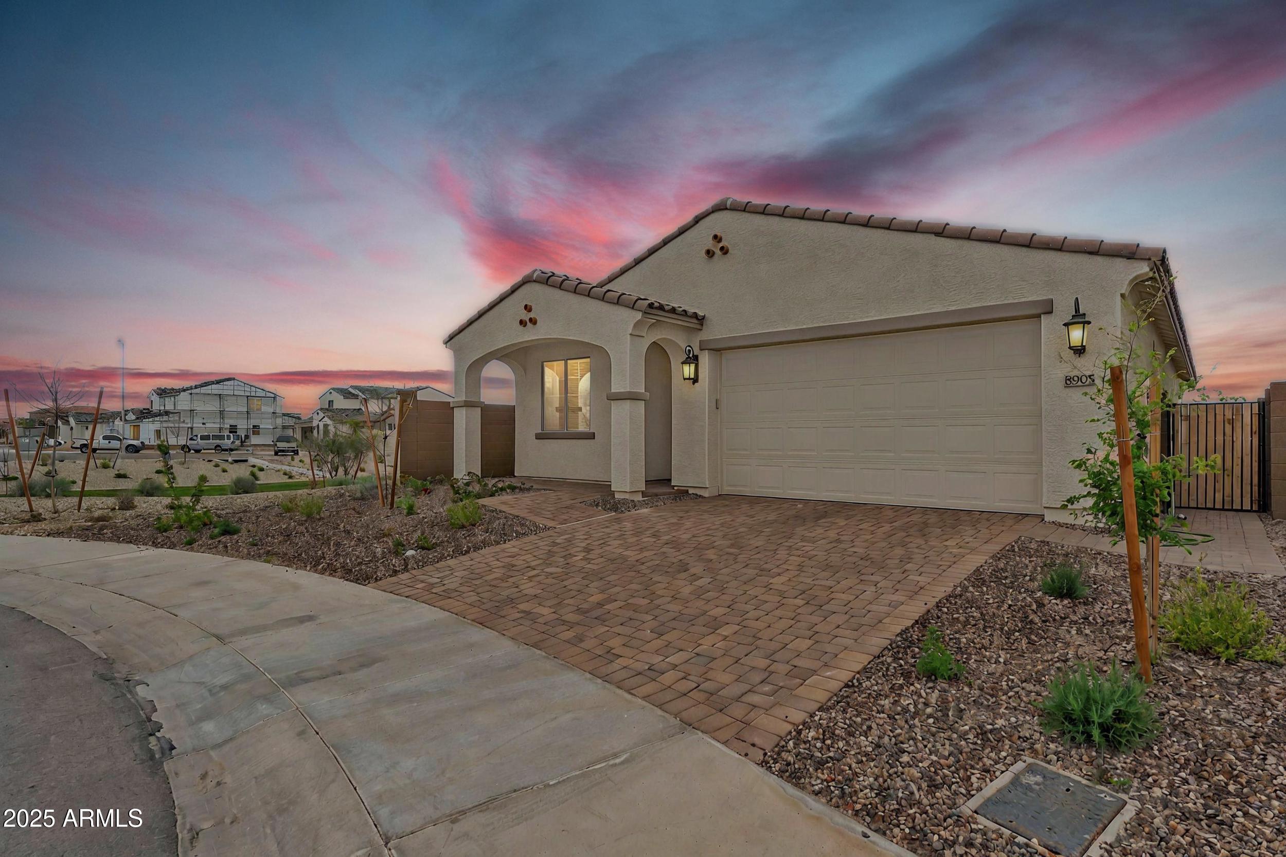 8905 W ORANGE Drive