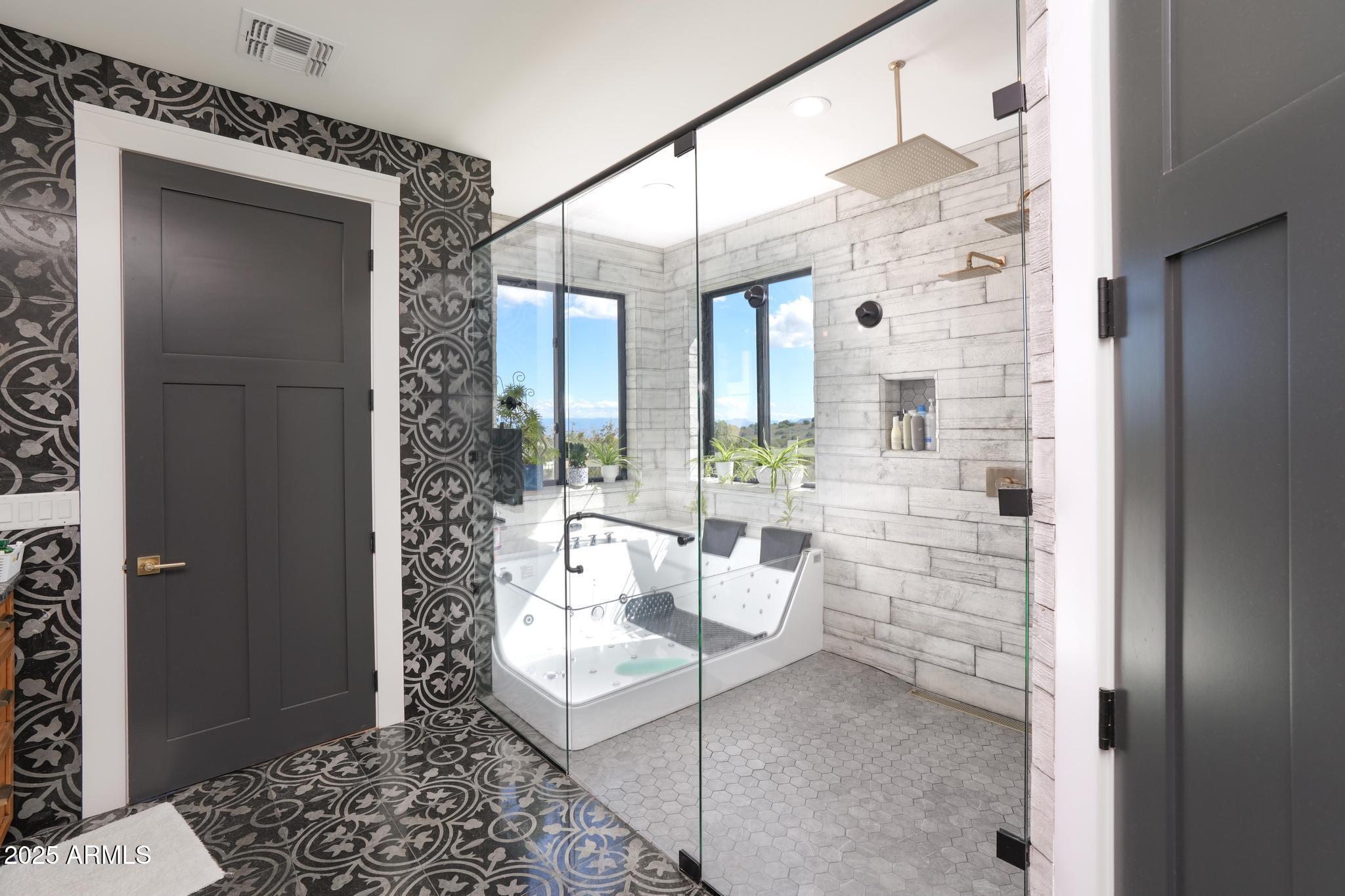 2900 W SPRING VIEW Drive