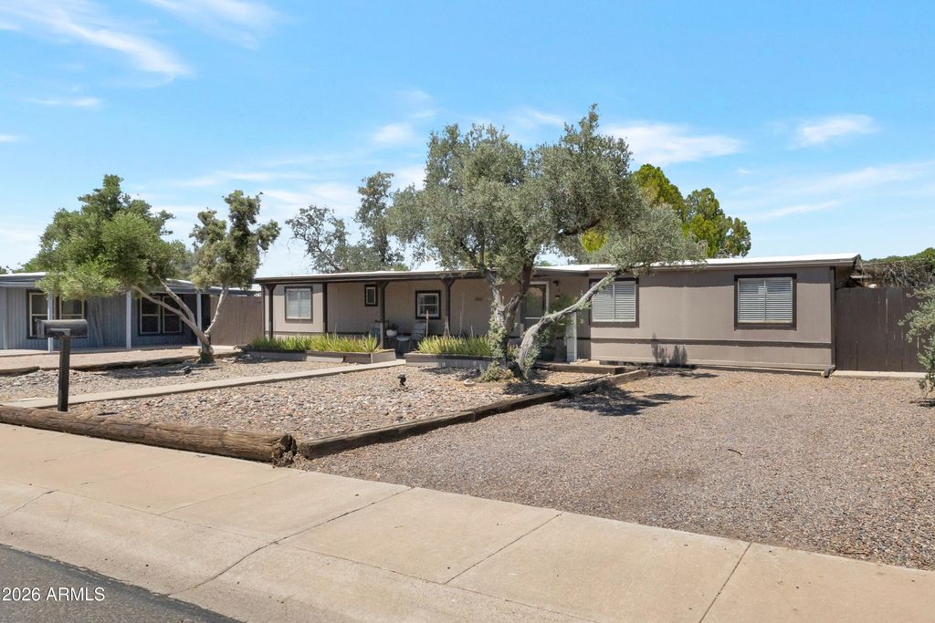 Photo of 696 W Manor Street, Chandler, AZ 85225 (MLS # 7025787)