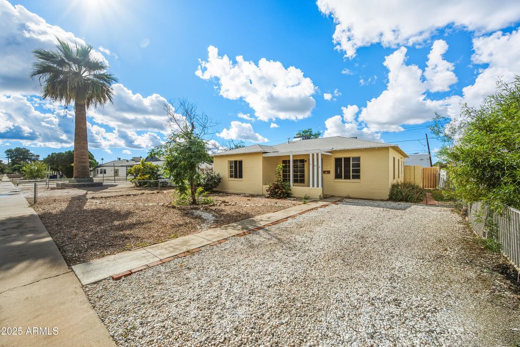 Photo of 588 N Washington Street, Chandler, AZ 85225 (MLS # 6951876)