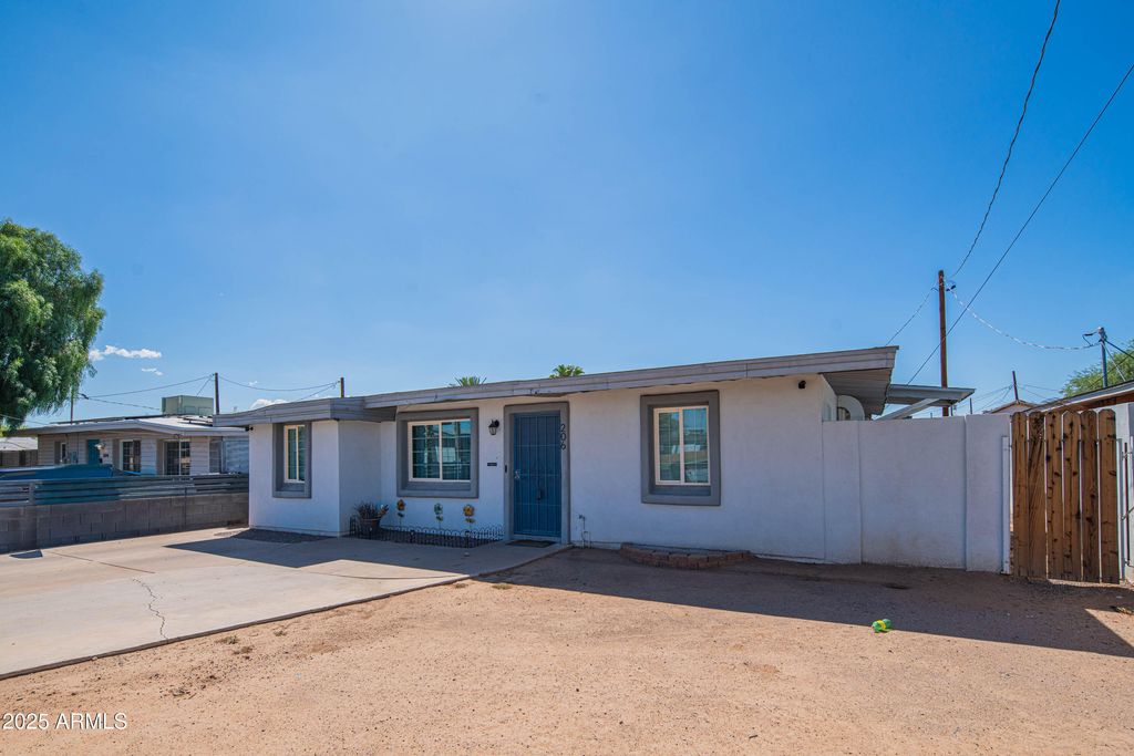 Photo of 206 N 5th Street, Avondale, AZ 85323 (MLS # 6918960)