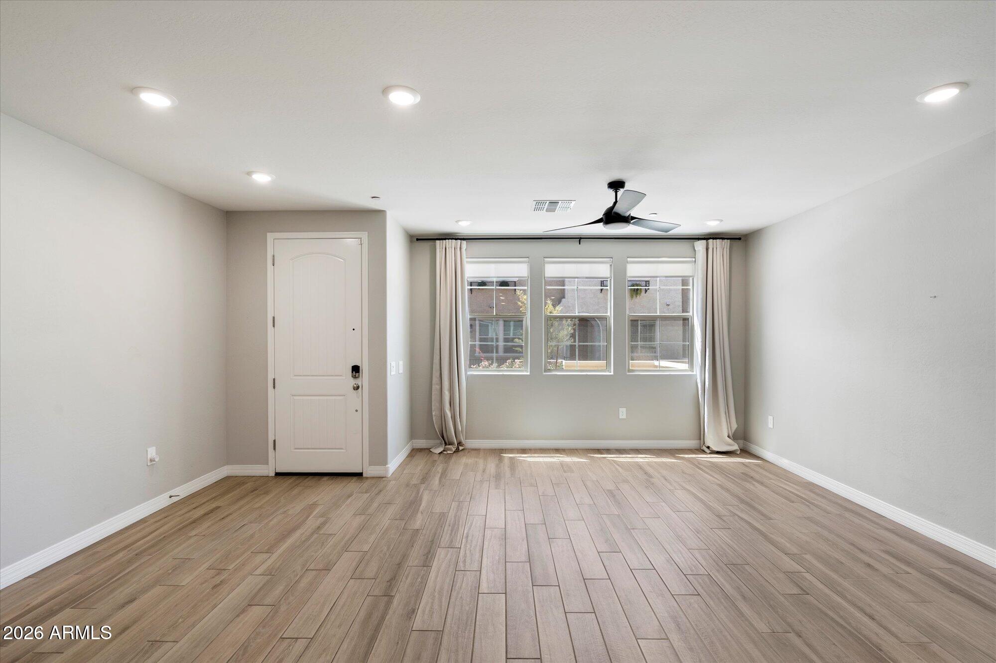 1823 E CHELSEA Lane 106