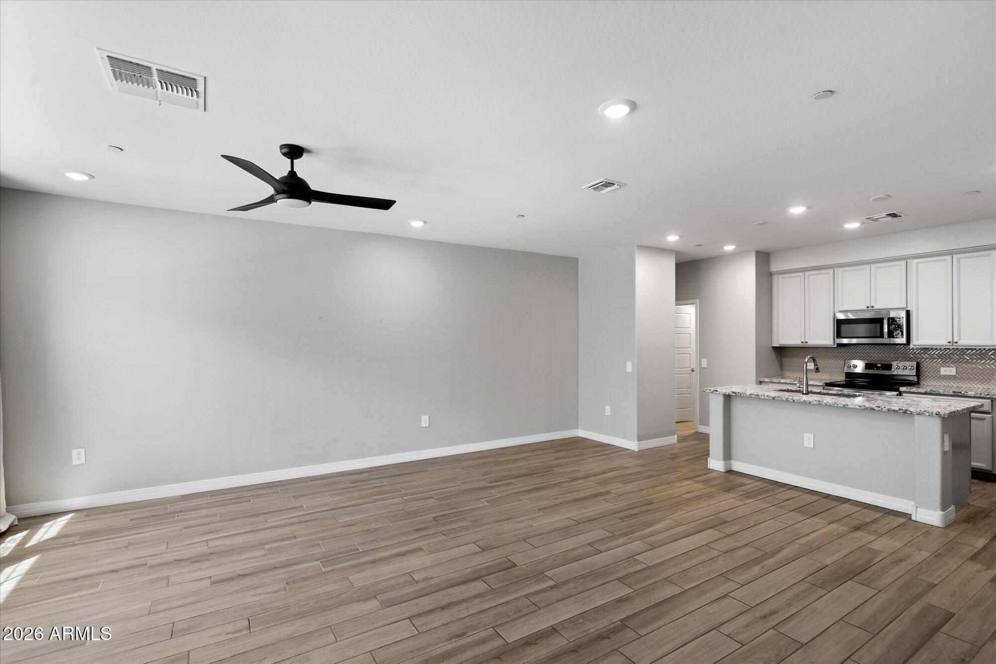 1823 E CHELSEA Lane 106