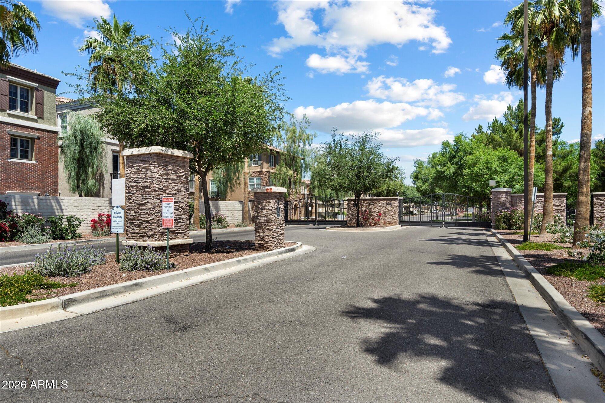 1823 E CHELSEA Lane 106