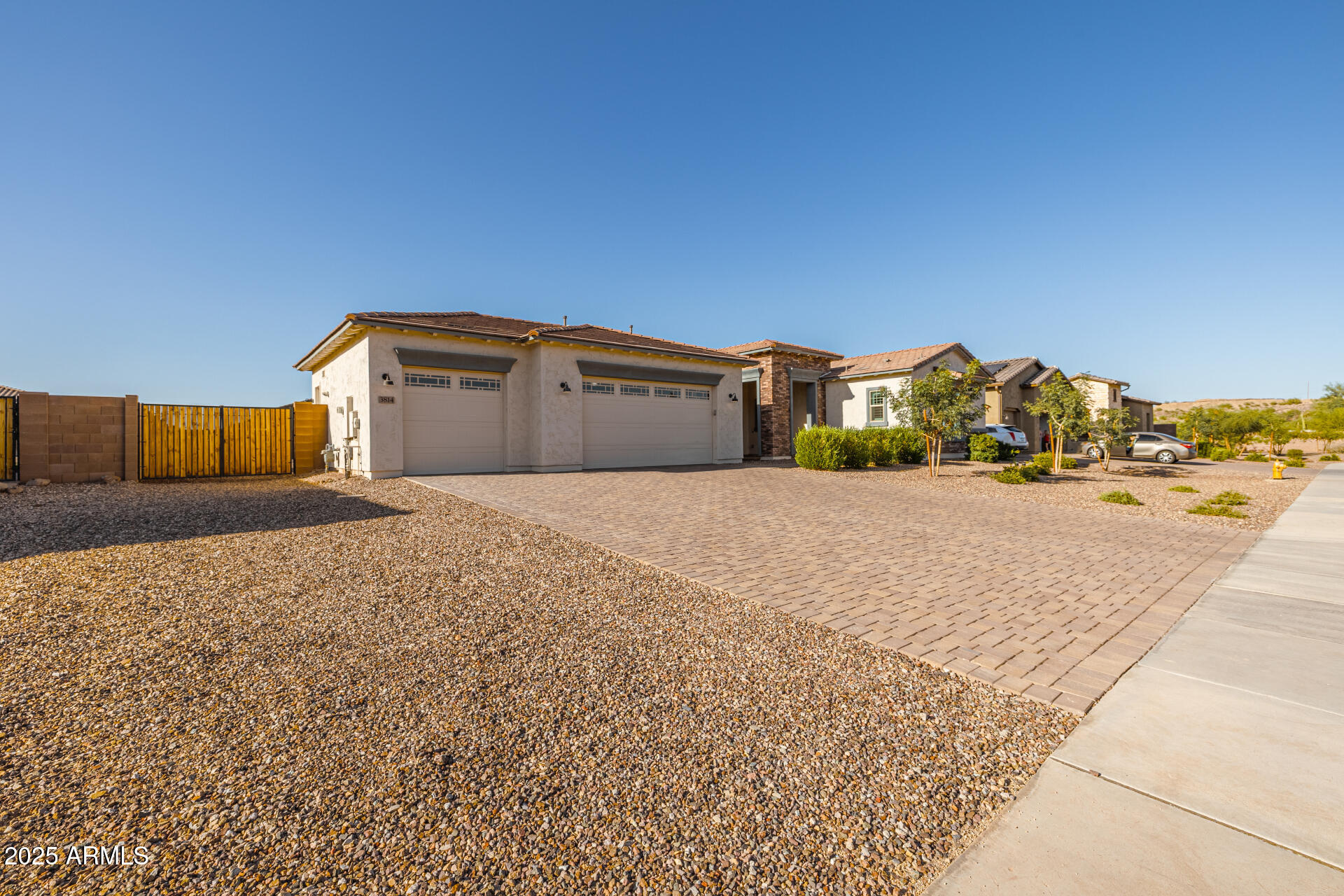 Homes 3 3814 W RUNNING DEER Trail