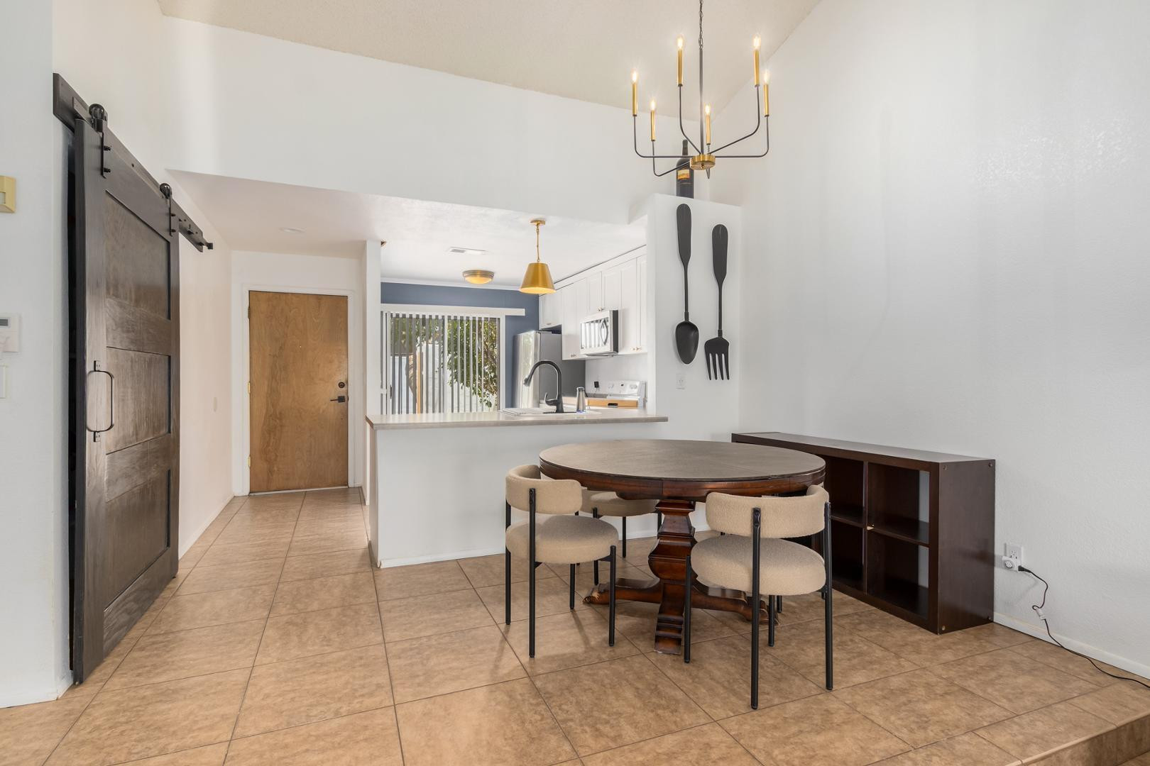 302 N Sycamore 16