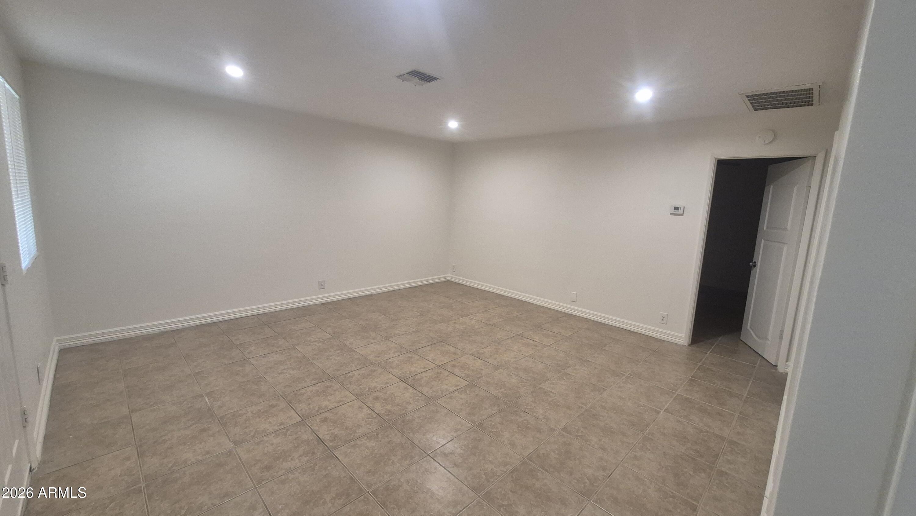 9009 W ELM Street 5