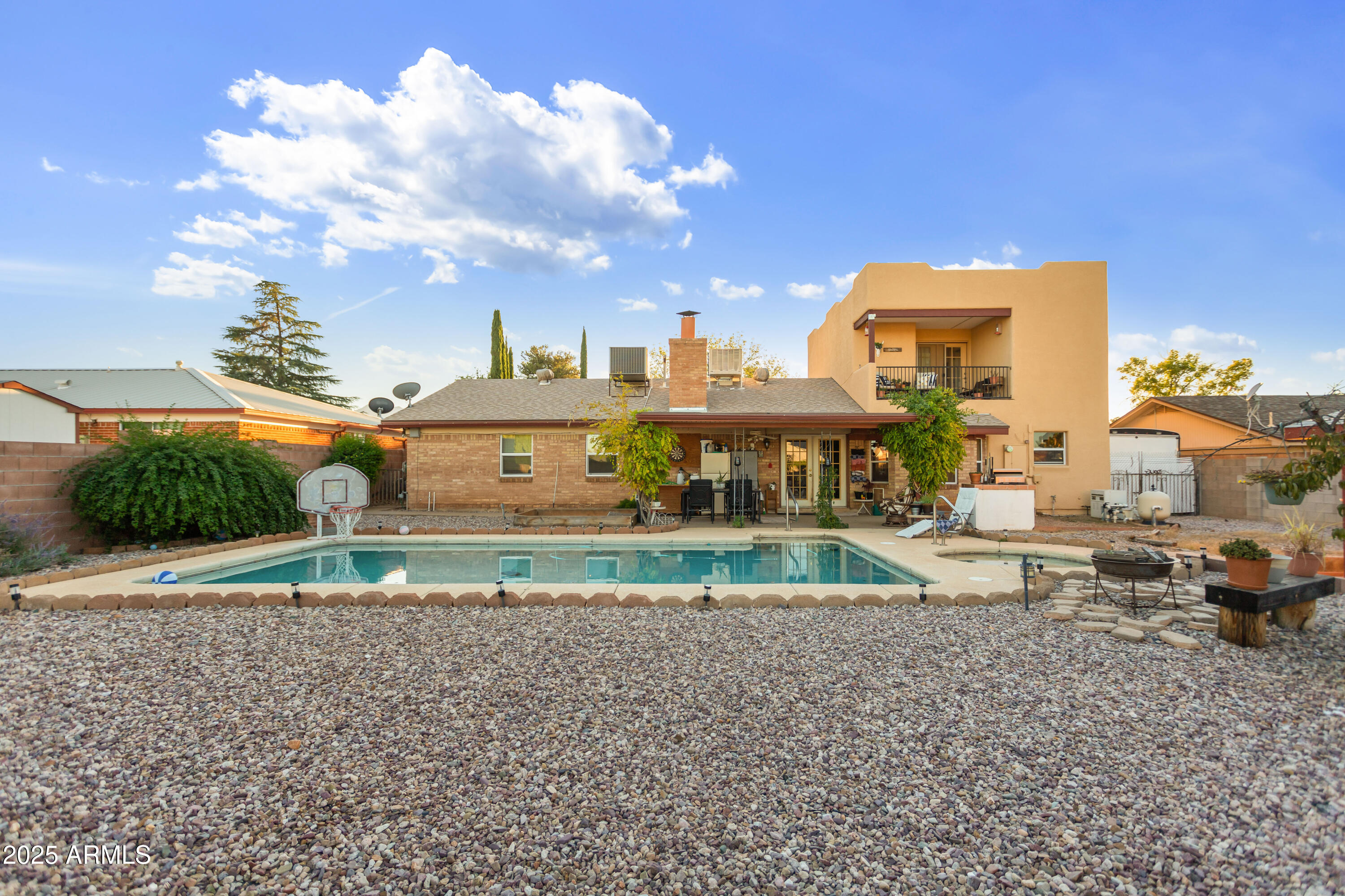 KINGS MANOR - Residential