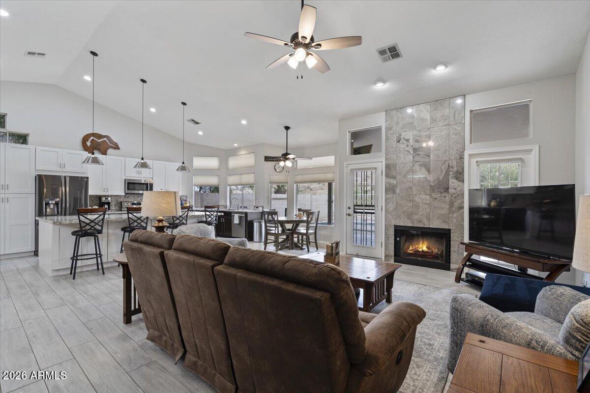 404 E MOUNTAIN SKY Avenue