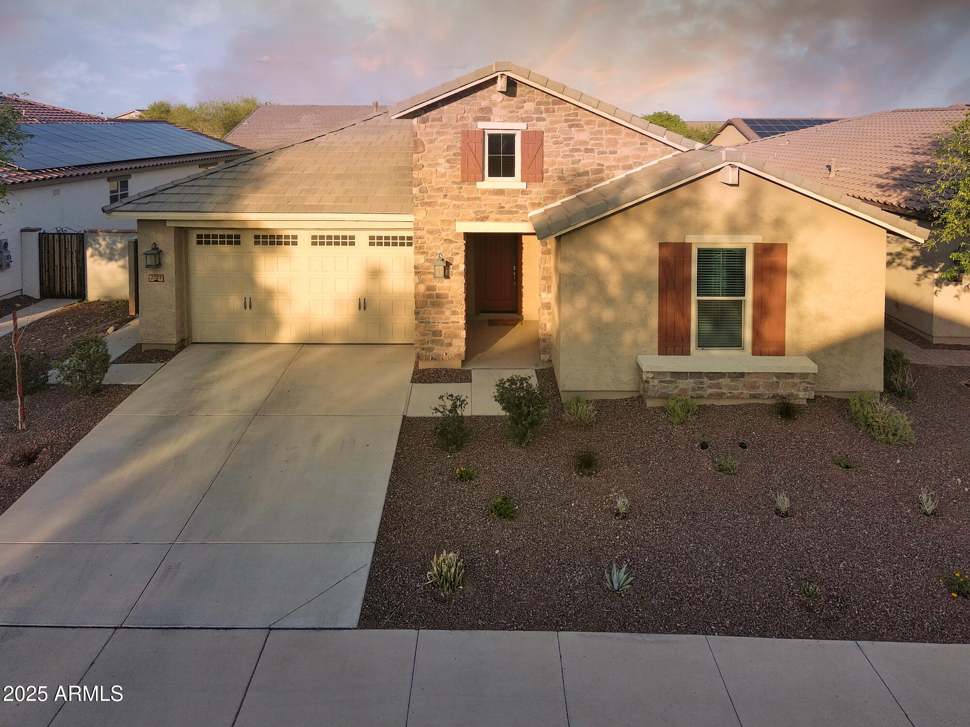2727 N ACACIA Way