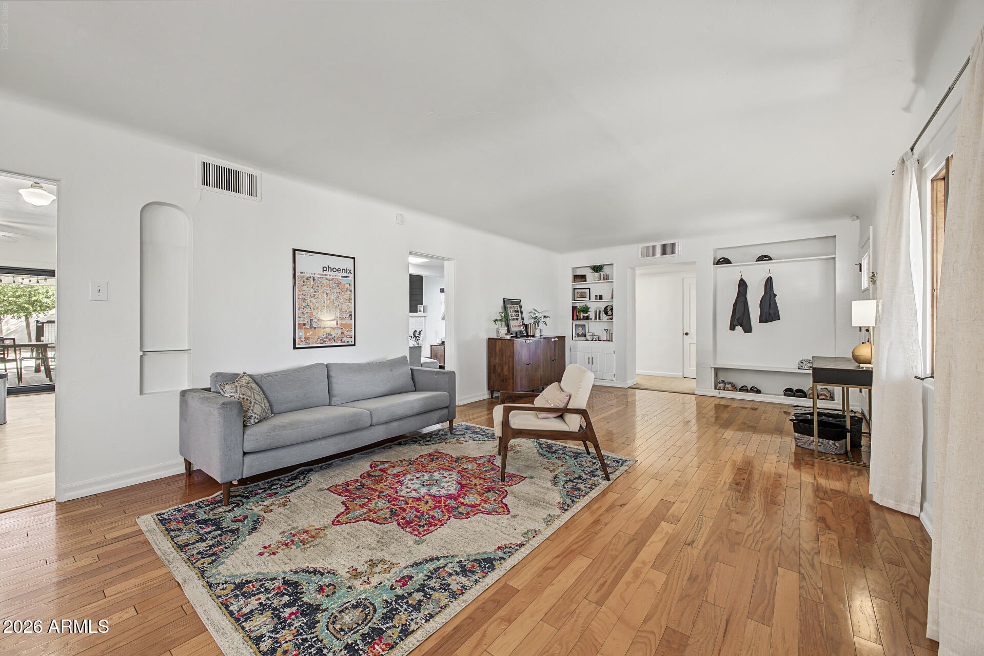 2221 N LAUREL Avenue