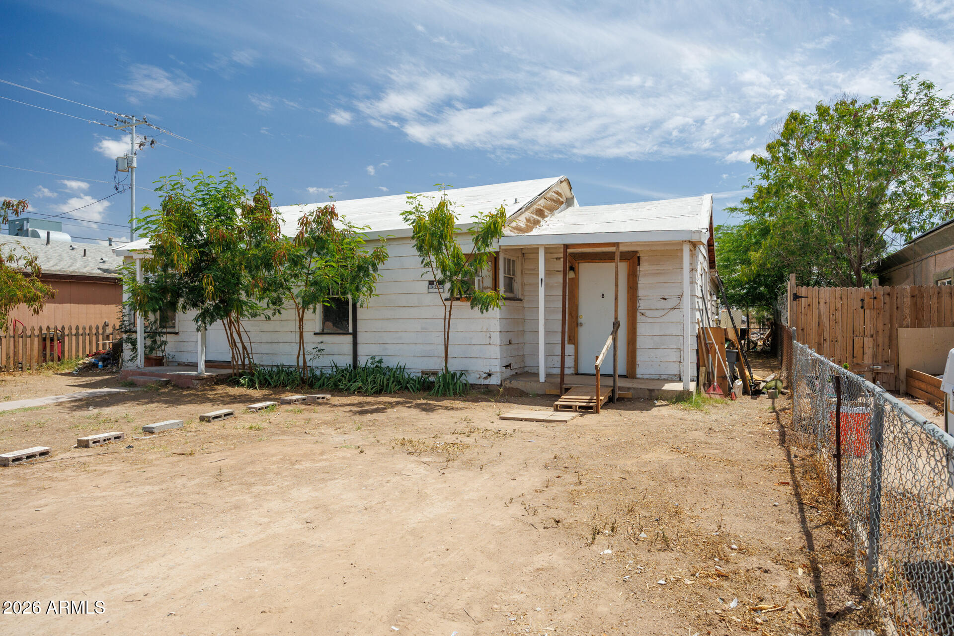 535 W LINCOLN Avenue
