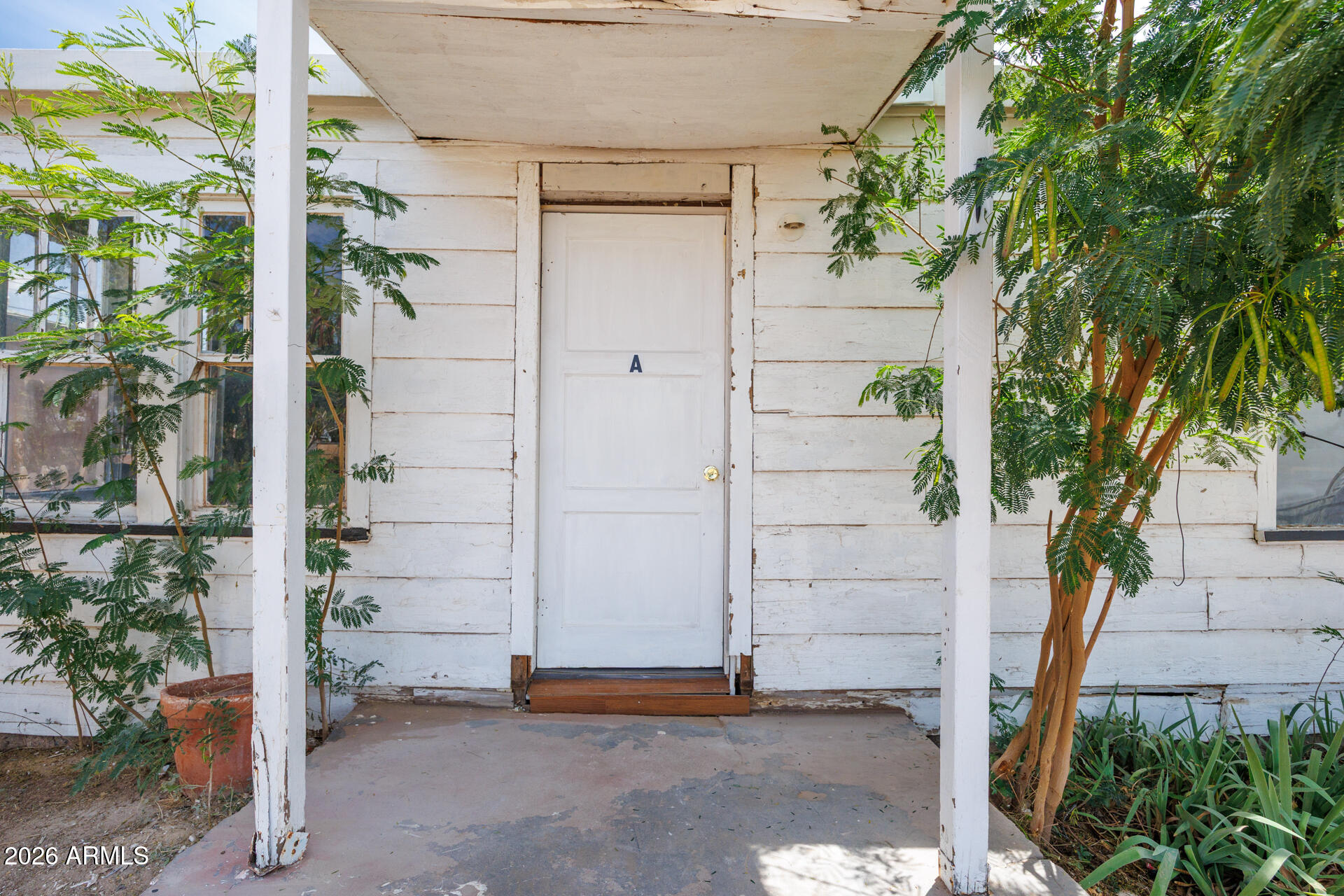535 W LINCOLN Avenue