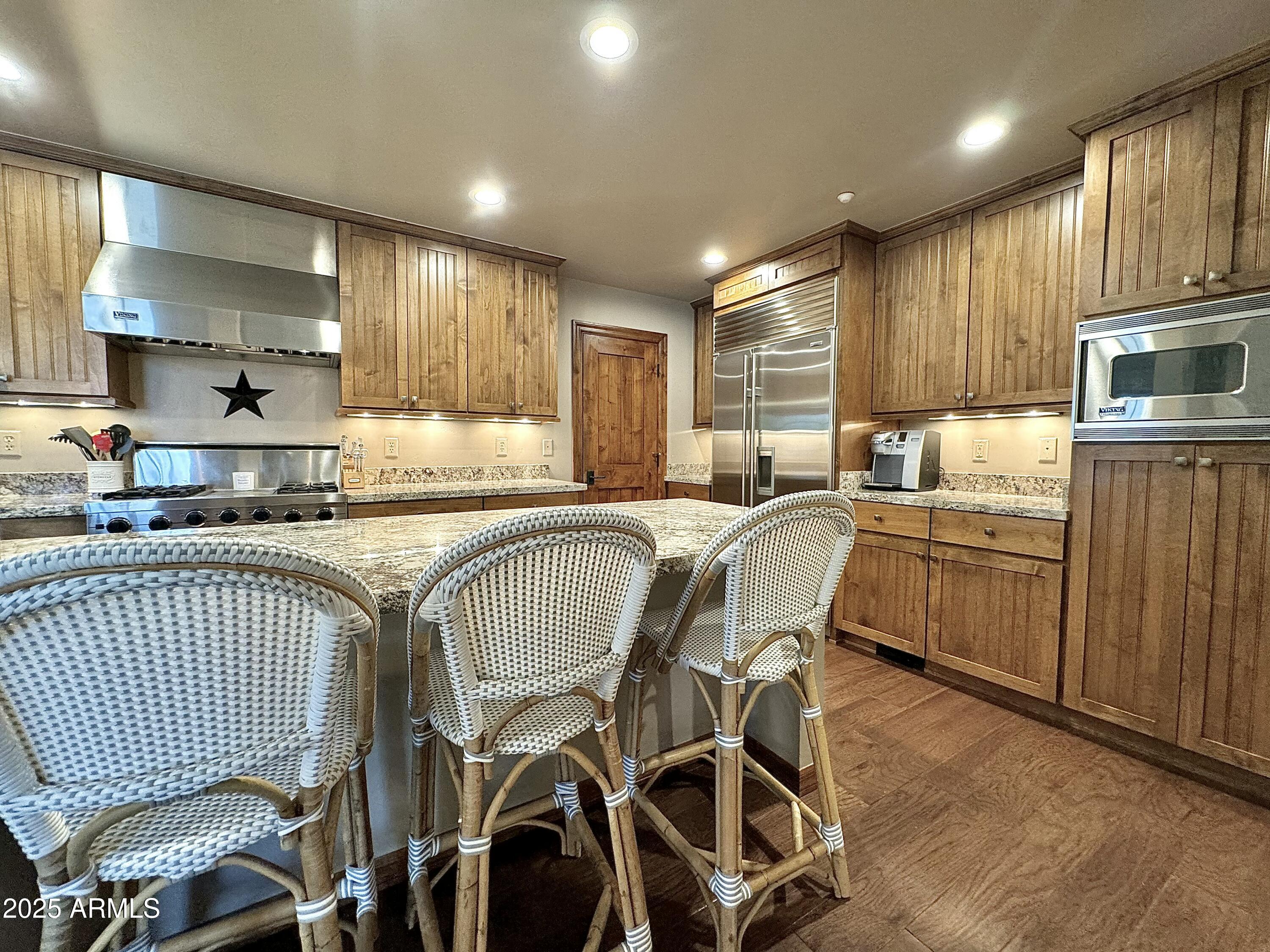 1700 E SINGLETREE Court