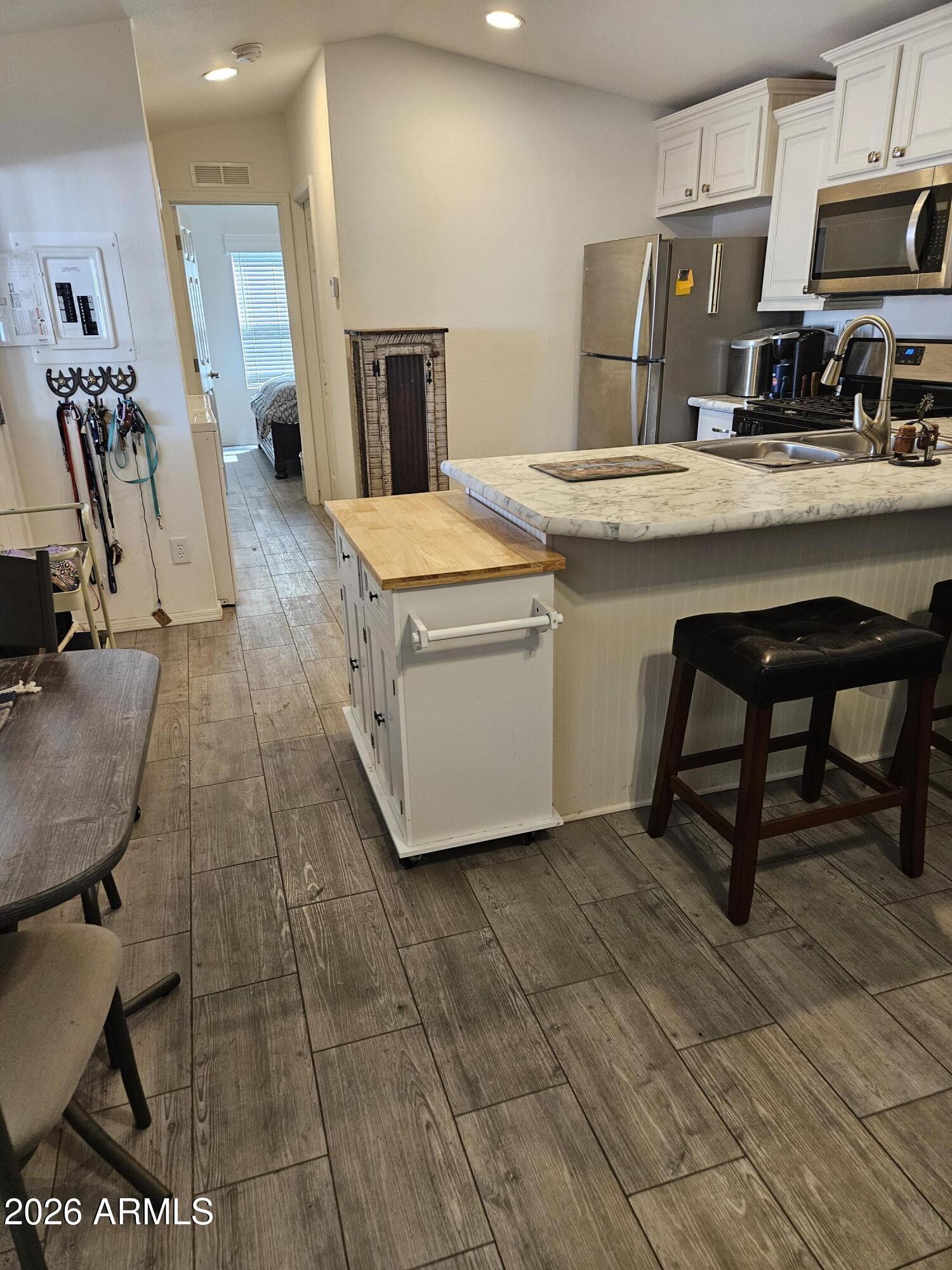 105 N DELAWARE Drive 21