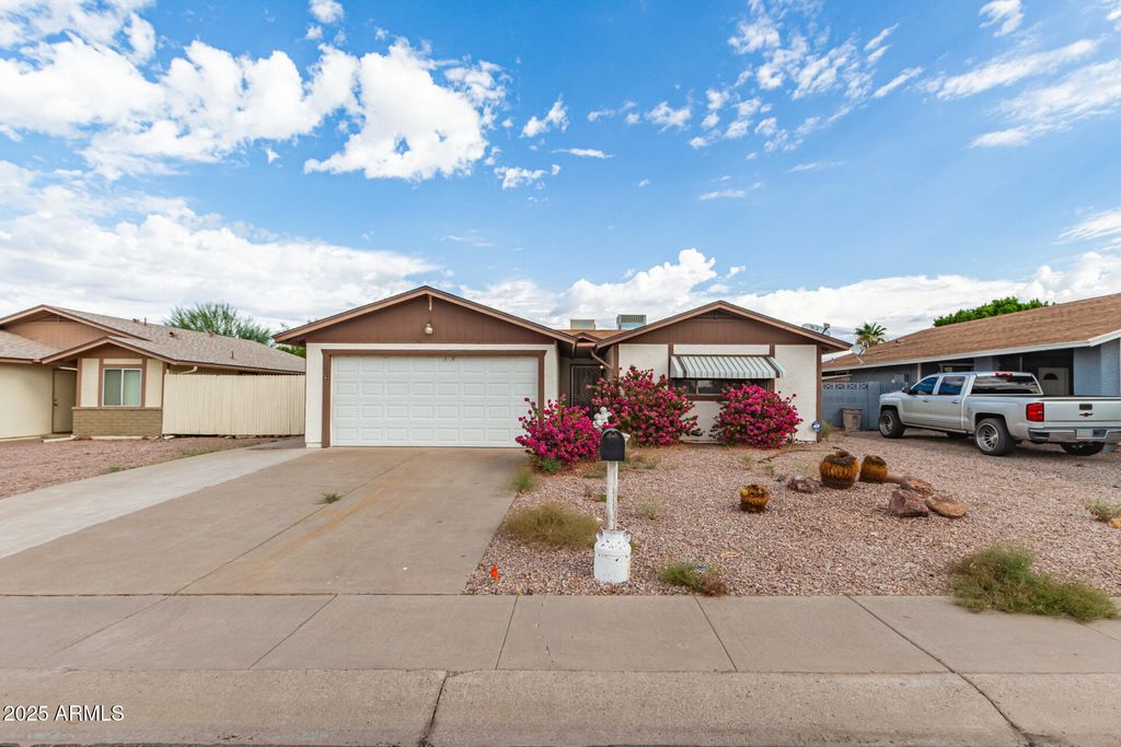 Photo of 470 W Rosal Avenue, Apache Junction, AZ 85120 (MLS # 6922696)