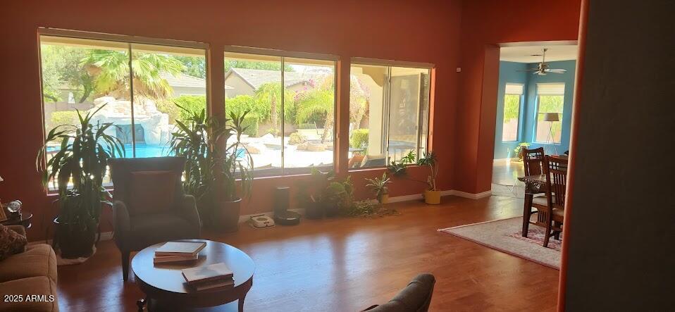 940 W MACAW Drive