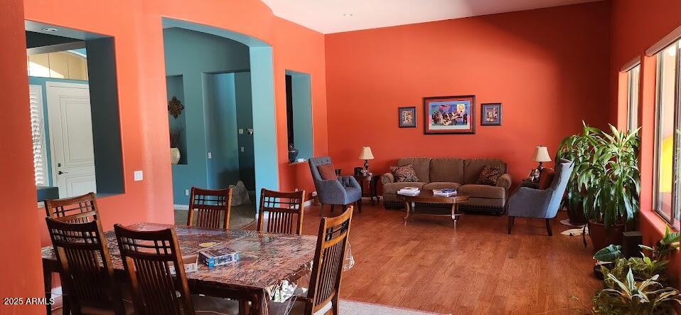 940 W MACAW Drive