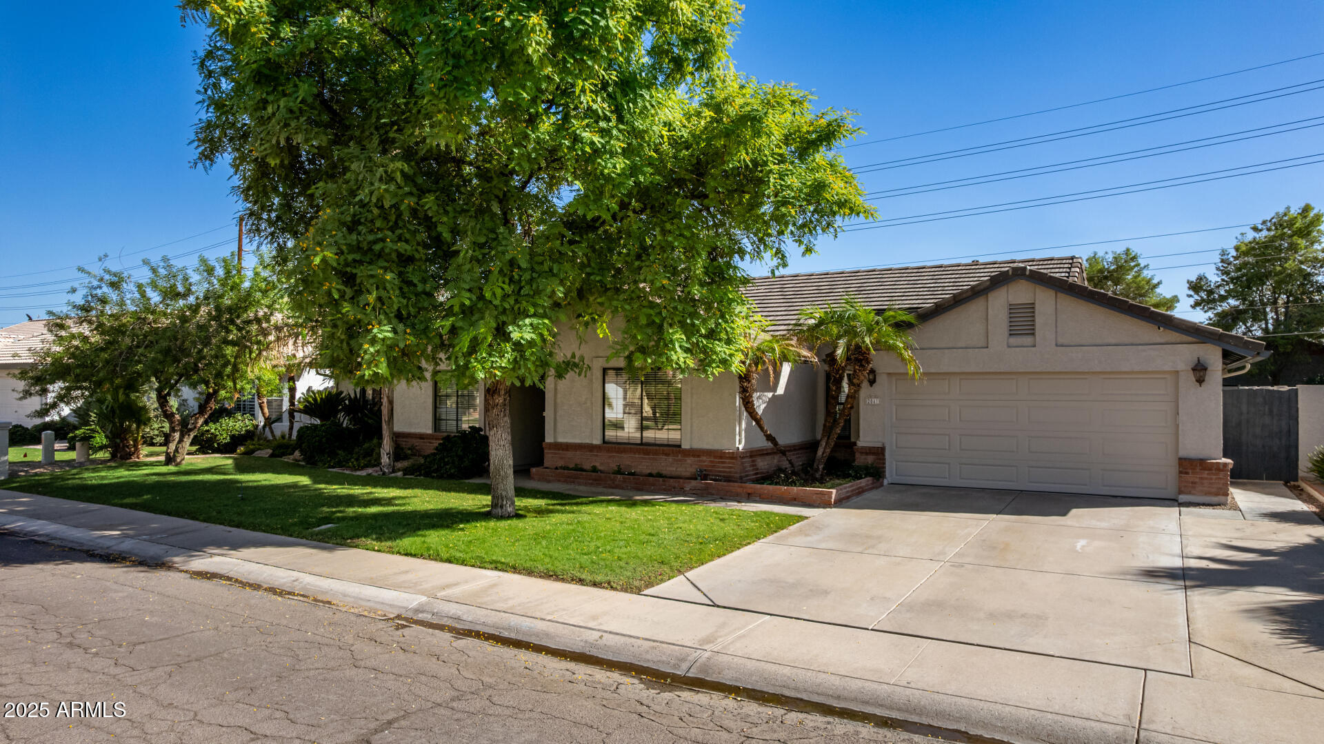 2041 E MARQUETTE Drive