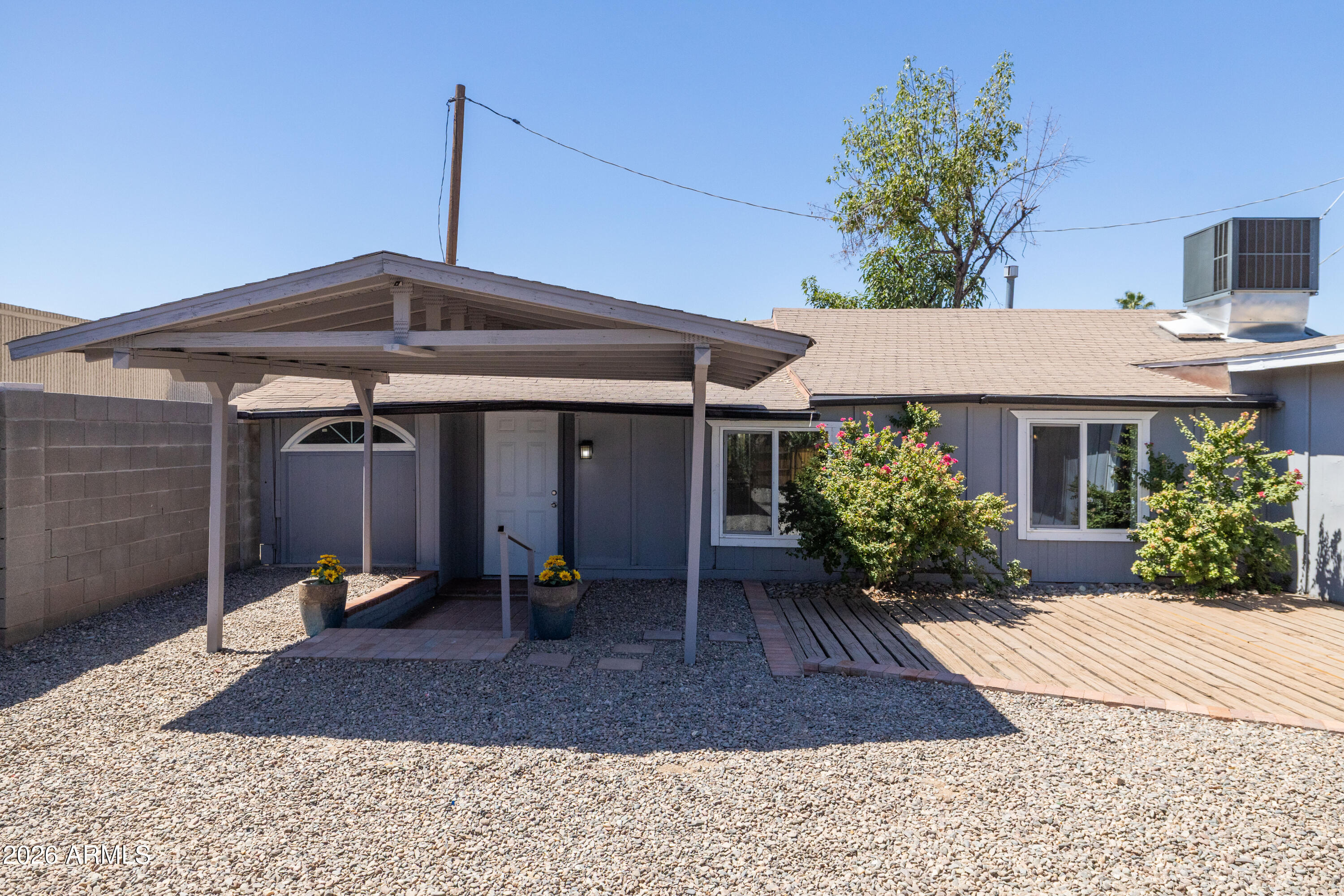 2501 W HAYWARD Avenue