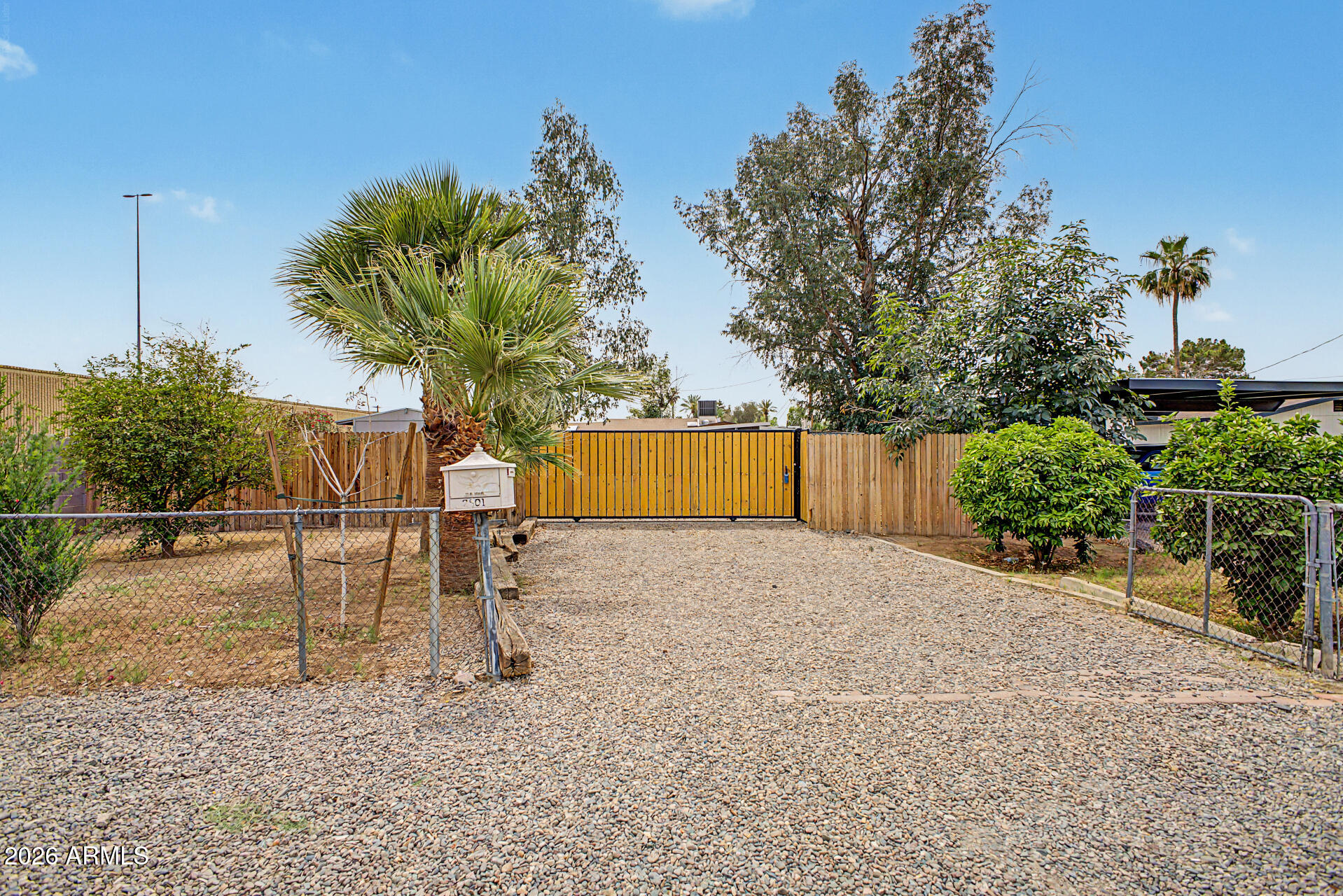 2501 W HAYWARD Avenue