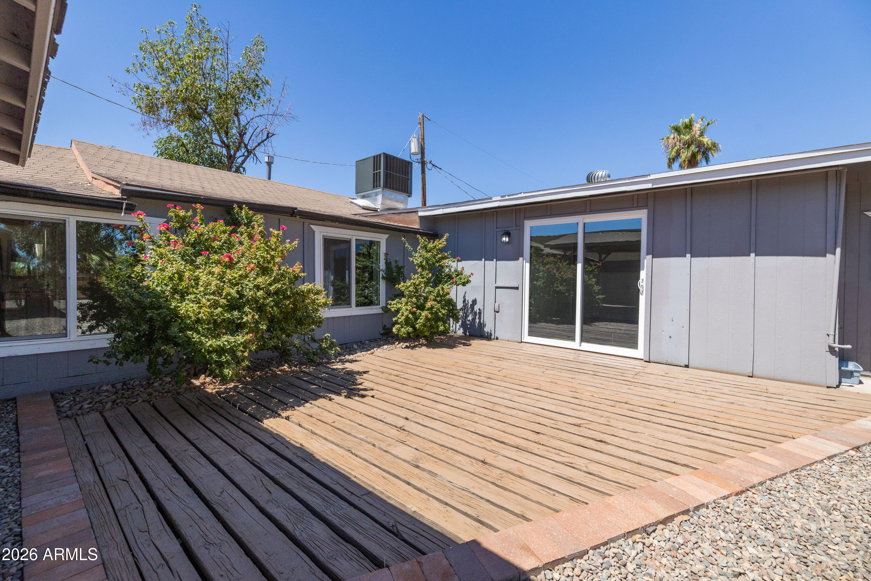 2501 W HAYWARD Avenue