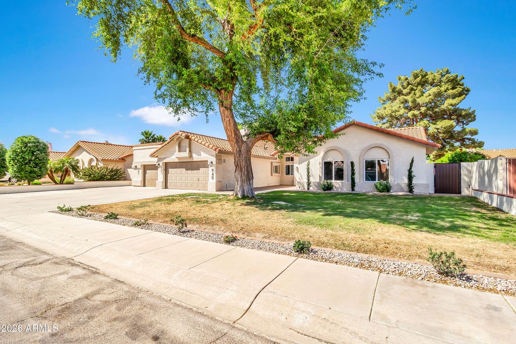 Photo of 940 E Secretariat Drive, Tempe, AZ 85284 (MLS # 7008355)
