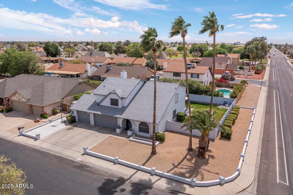 6237 W ALTADENA Avenue