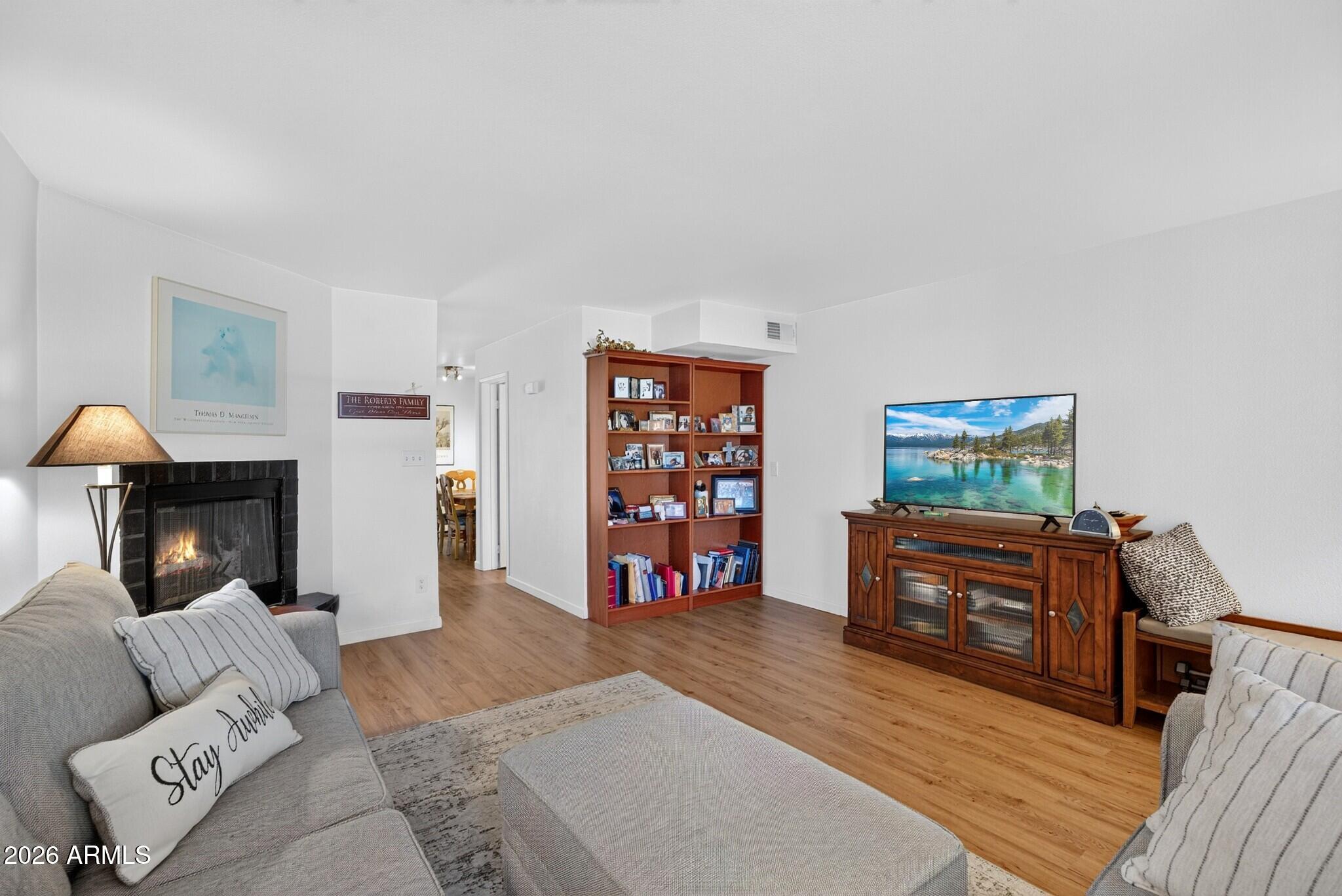 1425 E DESERT COVE Avenue 3