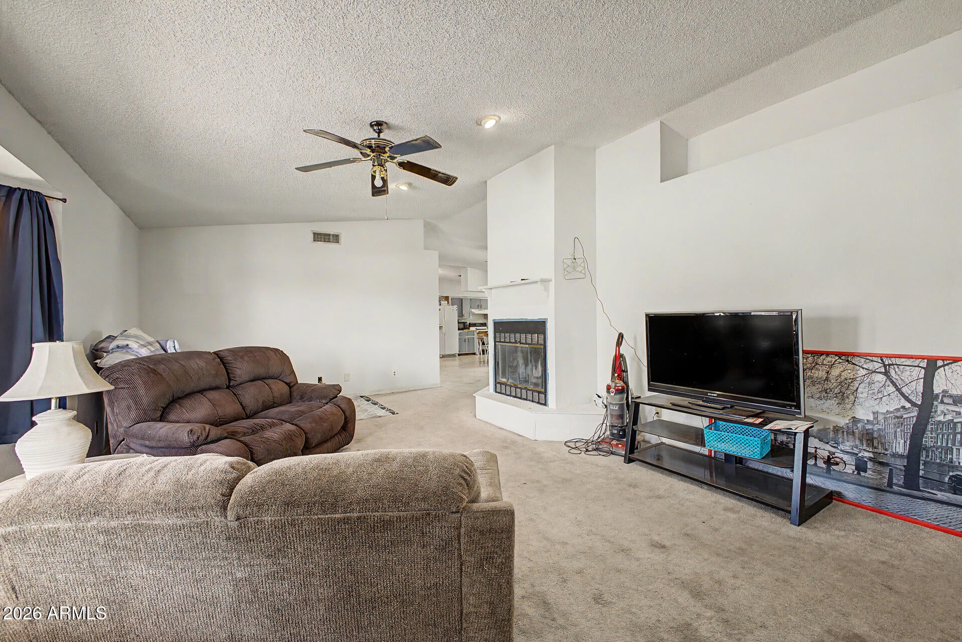 547 E QUAIL Avenue