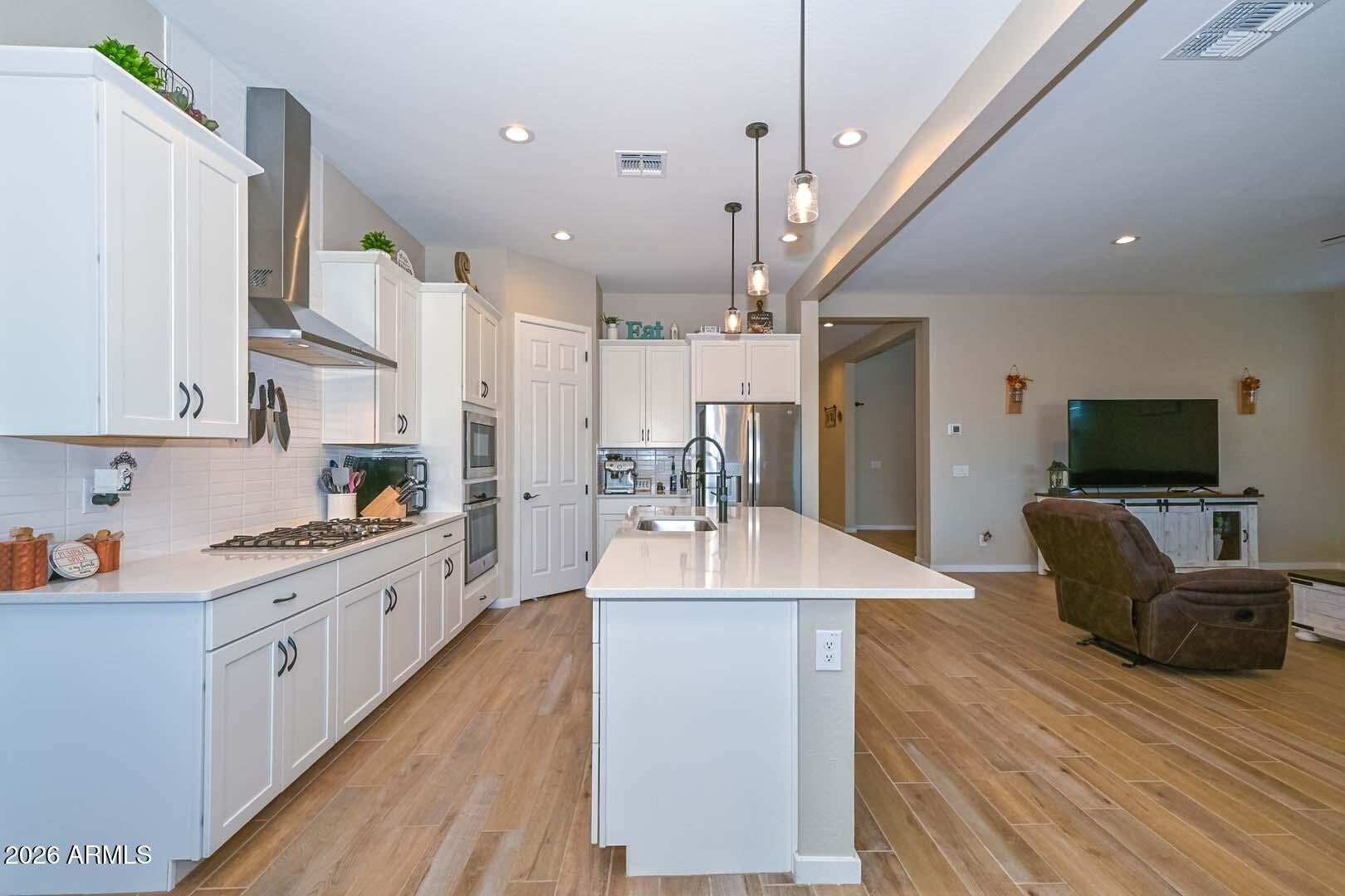 17633 W RUNNING DEER Trail